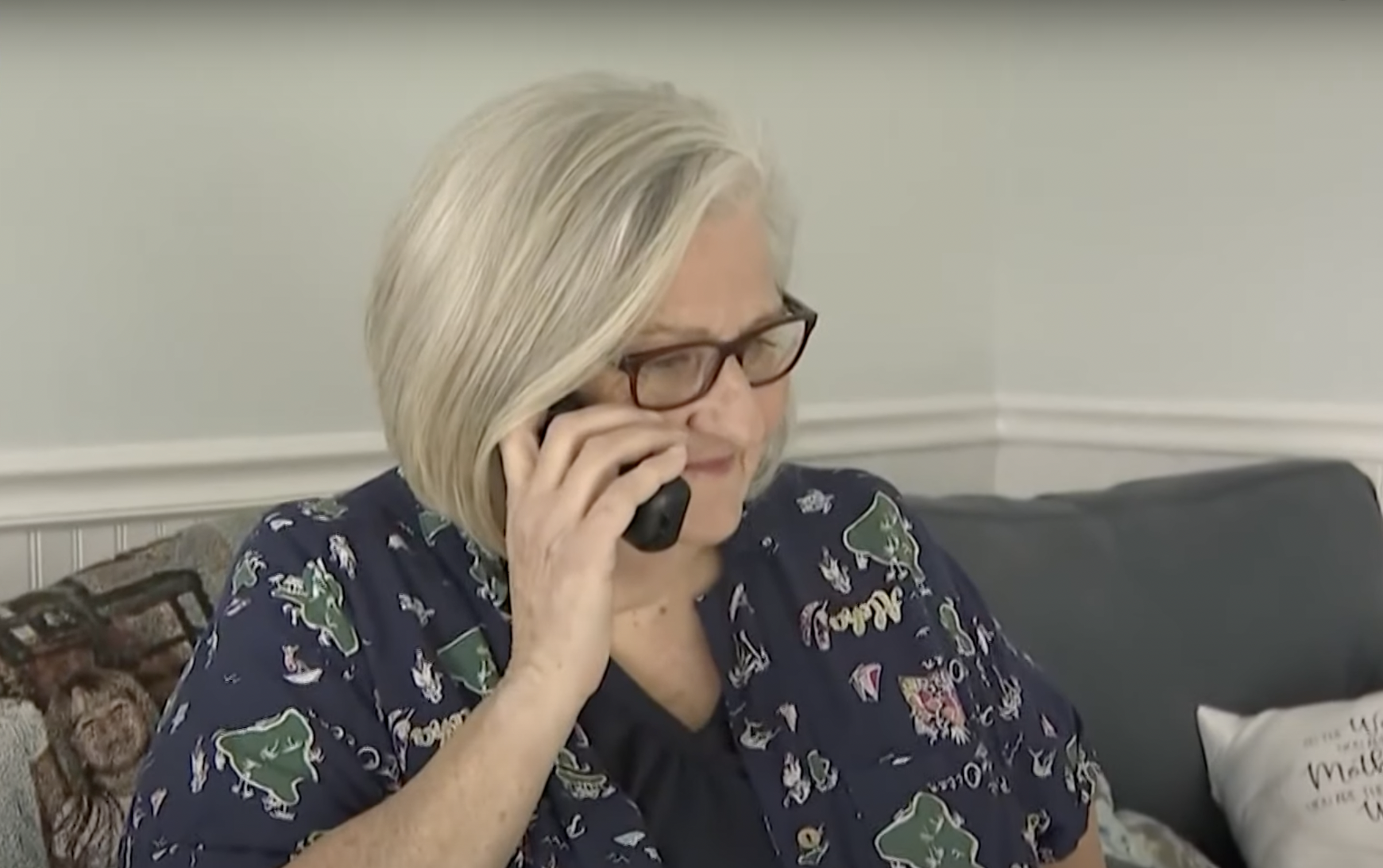 Jean Ebbert speaking on her phone at home. | Source: YouTube/Khou 11