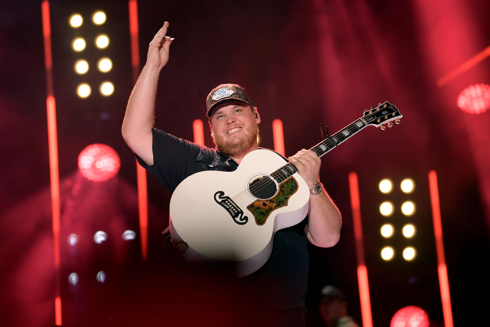 Luke Combs performs onstage at the CMA Music Festival on June 08, 2019, in Nashville, Tennessee | Photo: Jason Kempin/Getty Images
