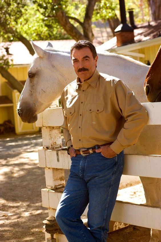Tom Selleck sur son ranch à Ventura, en Californie | Photo : Getty Images