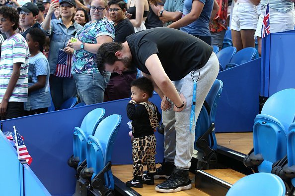 Alexis Ohanian und Tochter Olympia, 2019 Hopman Cup | Quelle: Getty Images Alexis Ohanian und Tochter Olympia, 2019 Hopman Cup | Quelle: Getty Images
