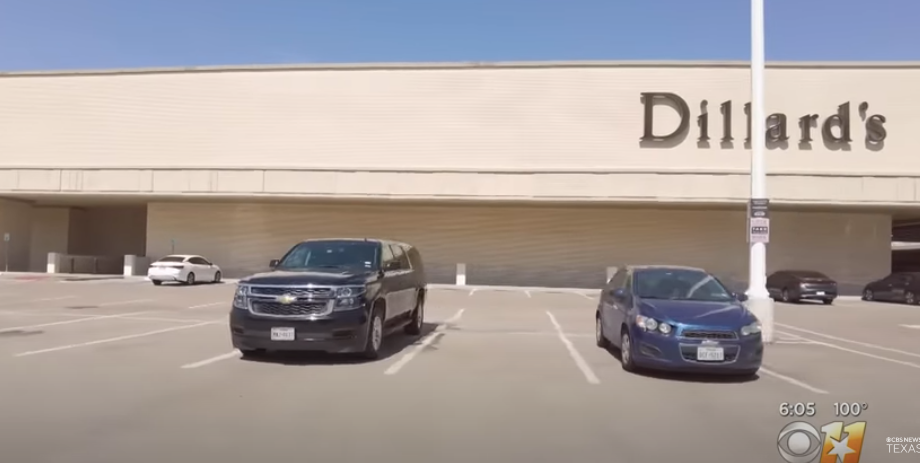 A Dillard's parking lot | Source: Youtube.com/CBS Texas