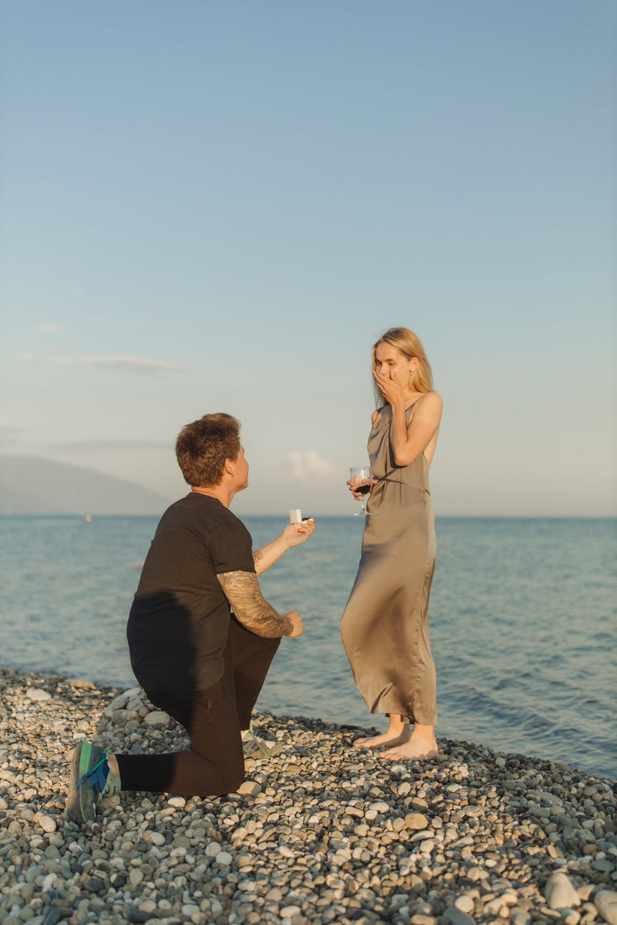 Woman getting engaged | Photo: Pexels