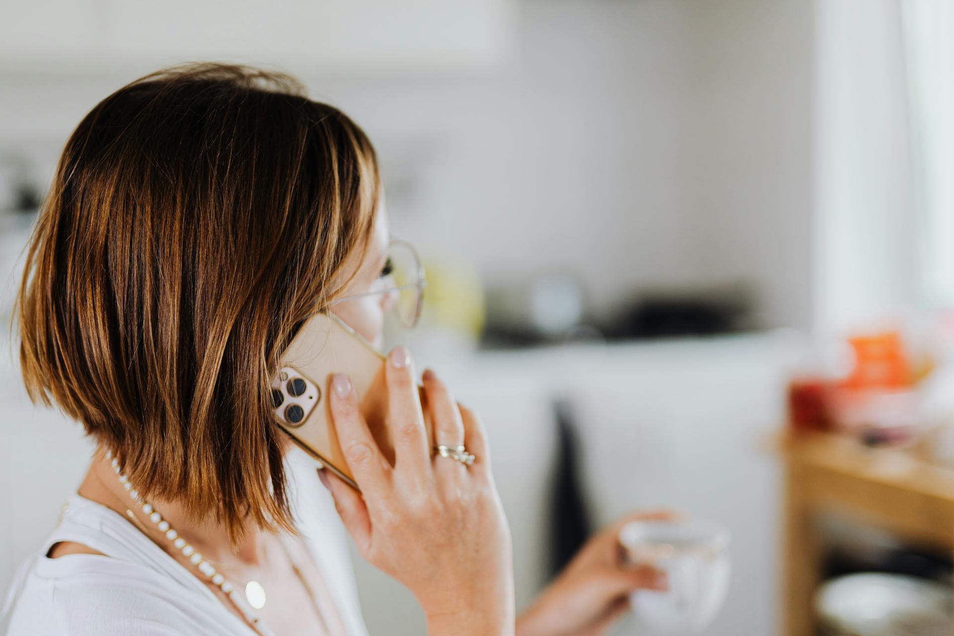 A woman talking on the phone | Source: Pexels