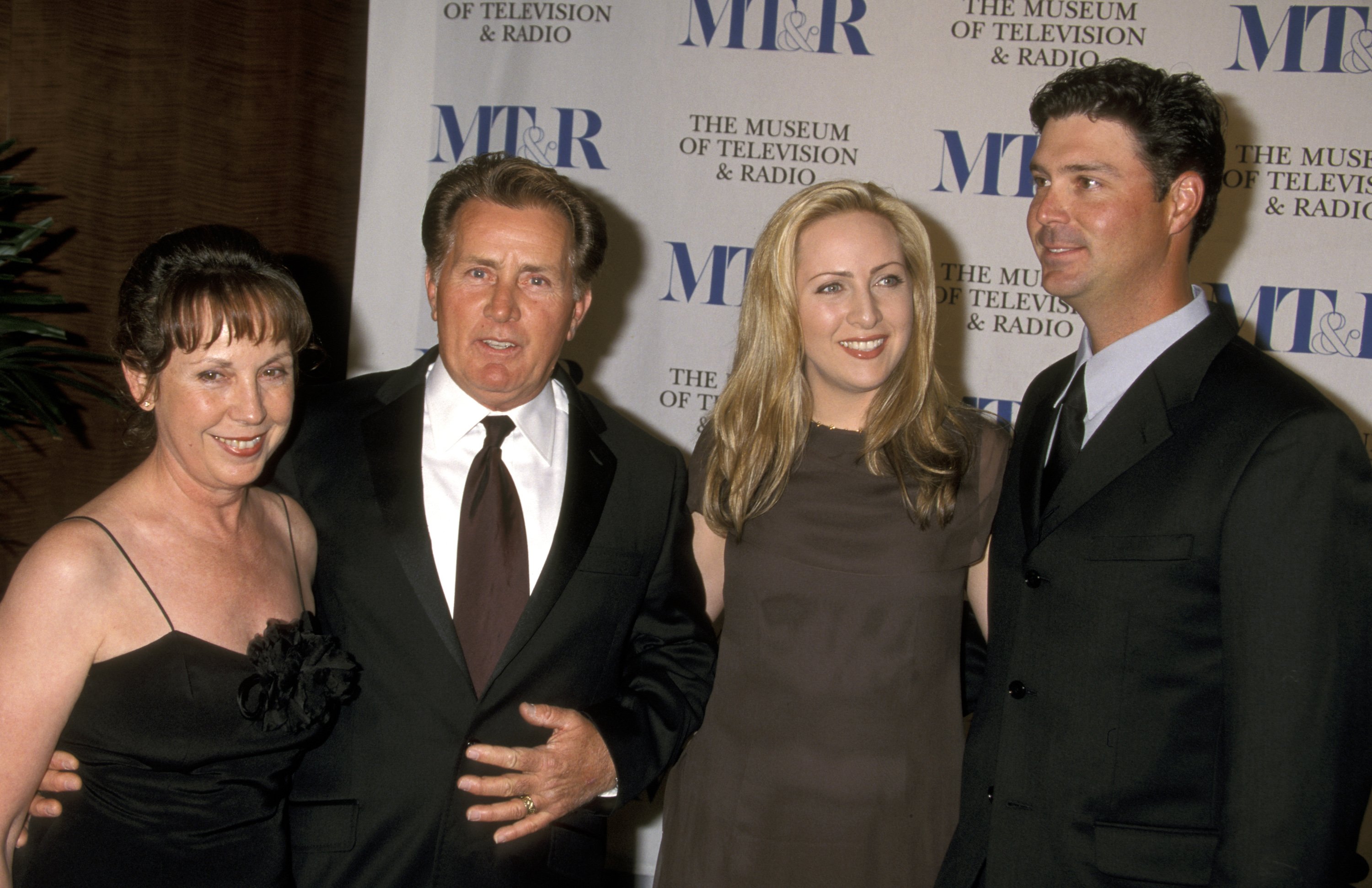 Martin Sheen, Janet Sheen, and their daughter Renee Estevez with her husband Jason Federico at the Museum of Television & Radio's Annual Gala to Salute James Burrows & Martin Sheen on November 11, 2011, in California | Source: Getty Images