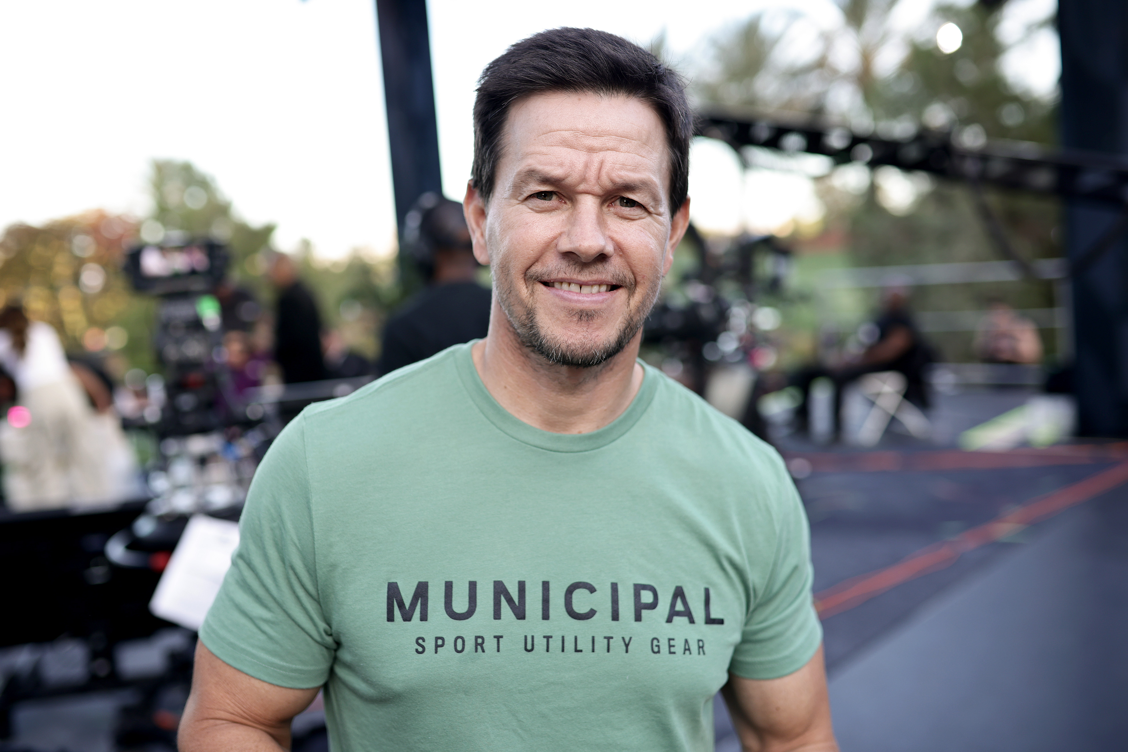 Wahlberg remained closely identified with his dark, cropped hairstyle in the years before Flight Risk. That consistency helps explain why footage of the partially shaved cut caused such immediate confusion online.