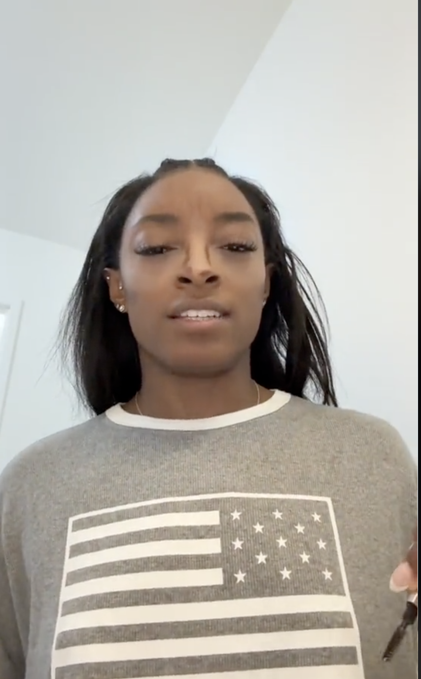 Simone Biles getting her makeup done, dated August 3, 2024 | Source: TikTok/simonebilesowens