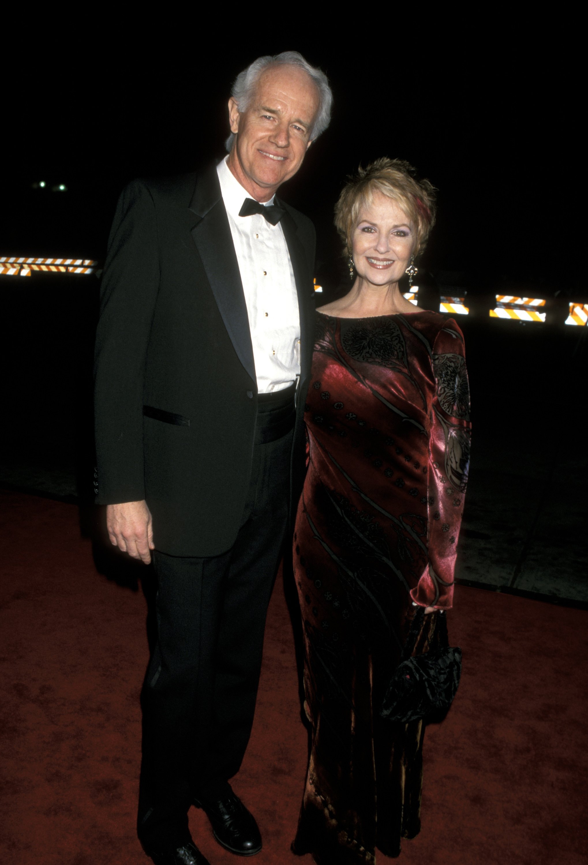 Shelley Fabares and Mike Farrell at the 26th Annual People's Choice Awards on January 9, 2000 | Source: Getty Images