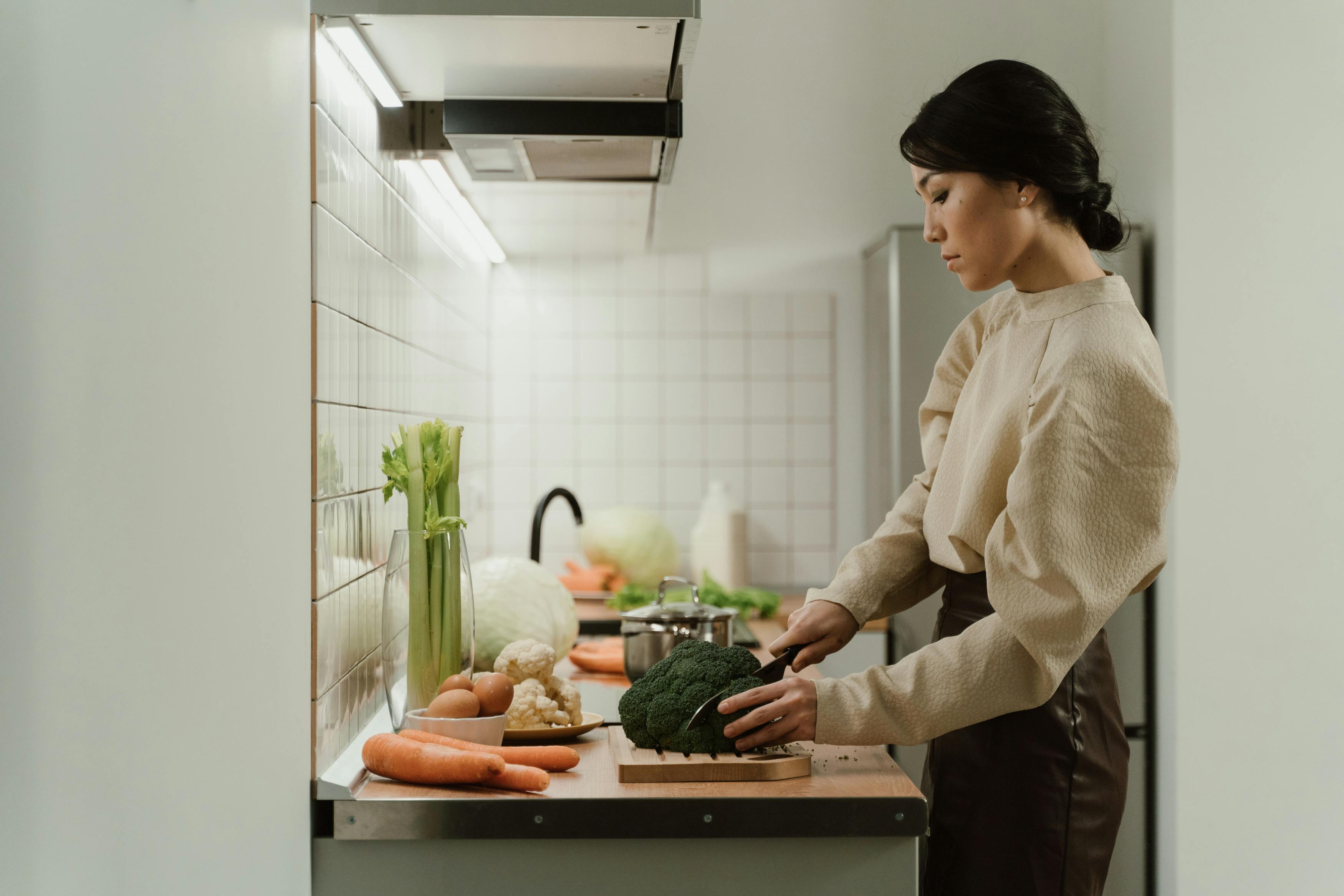 A woman cutting vegetables. For illustration purposes only | Source: Pexels