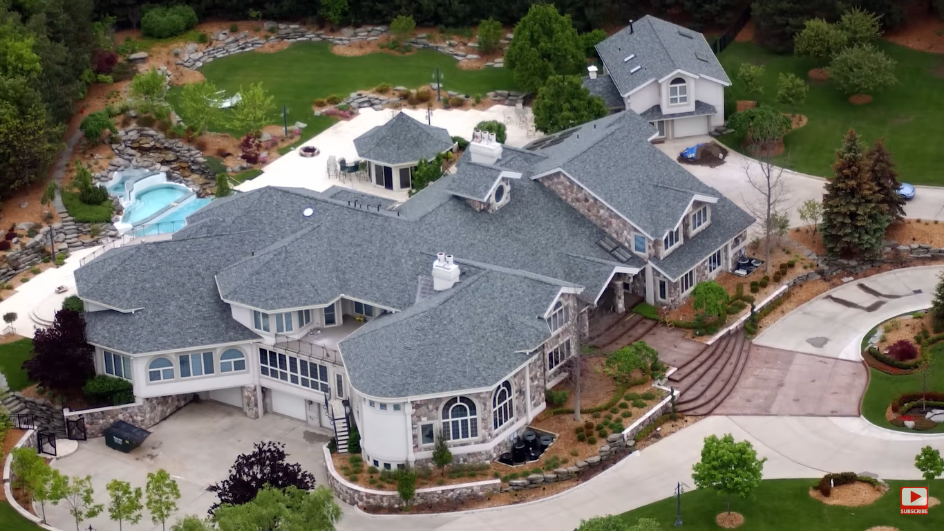An overview of Eminem's home in Michigan | Source: YouTube/TheRichest