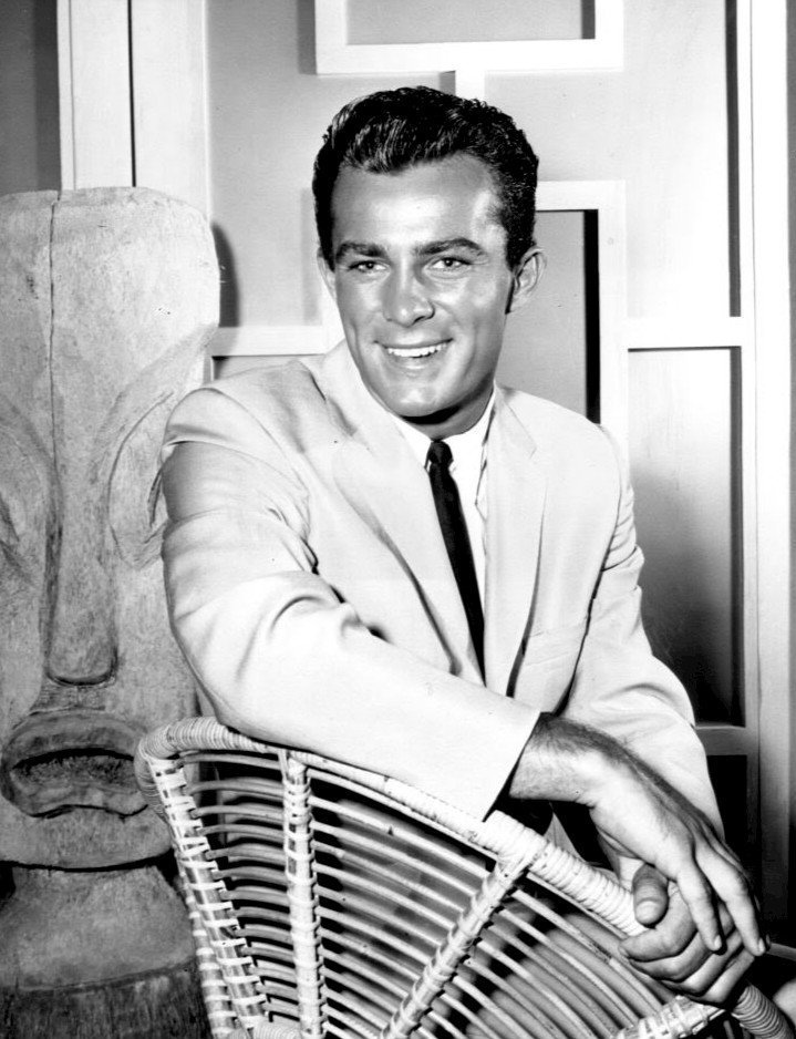 Photo of Robert Conrad as Tom Lopaka from the television program Hawaiian Eye | Source: Wikimedia Commons