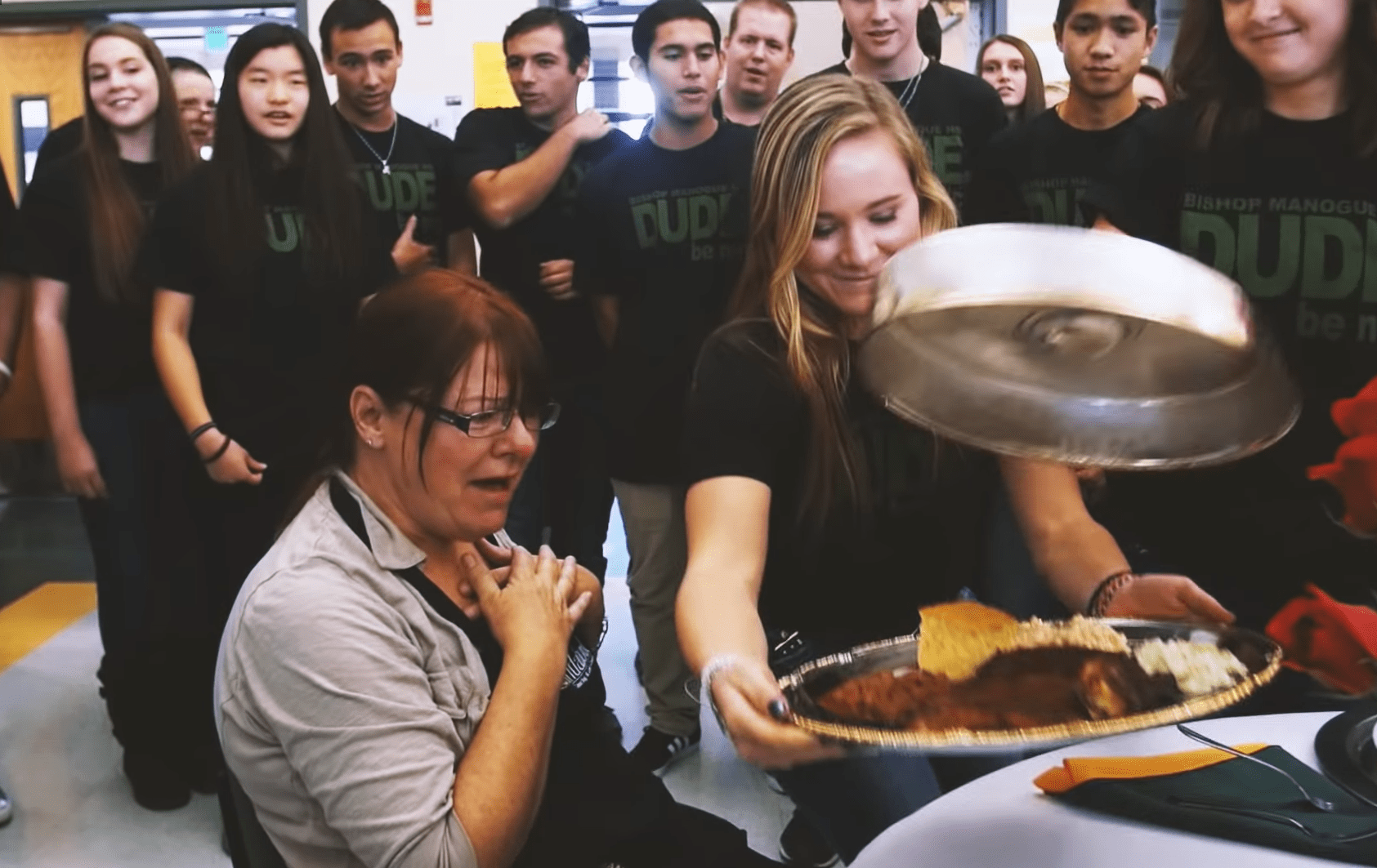 Students serving Lynn Memphis Barbeque. │ Source: youtube.com/Official dude.be nice