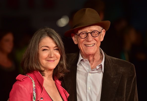 Der englische Schauspieler John Hurt (R) und seine Frau Anwen Rees-Myers posieren bei der Ankunft zur Premiere von "Suffragette" auf dem London Film Festival im Zentrum von London am 7. Oktober 2015 | Quelle: Getty Images