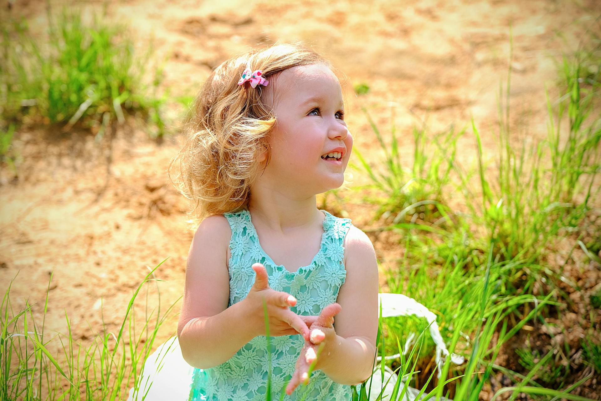 A little girl smiling | Source: Pexels