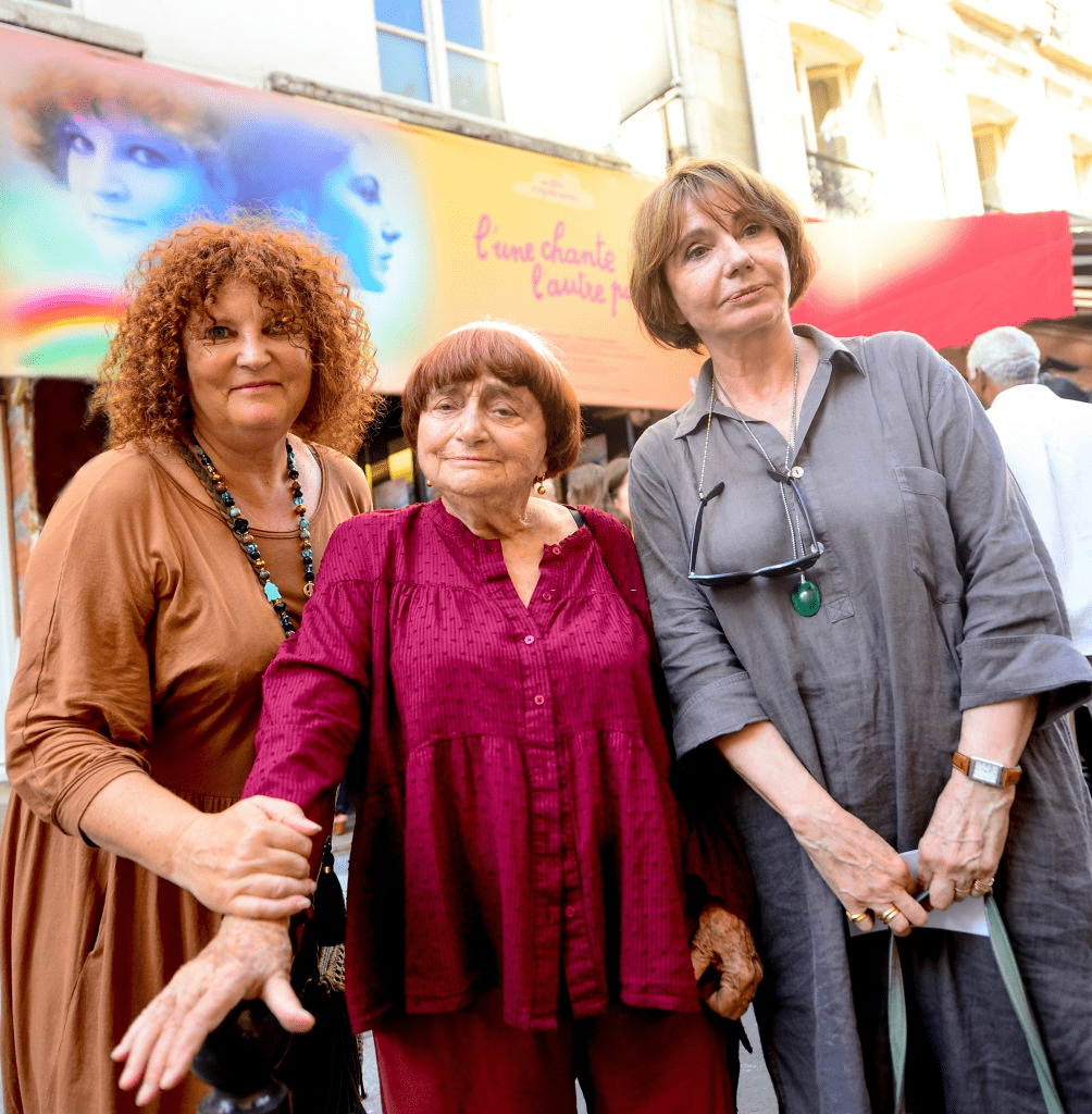 PARIS, FRANCE - 3 JUILLET : Valérie Mairesse, Agnès Varda et Thérèse Liotard à la première du film récemment restauré "L’une chante, l’autre pas" d’Agnès Varda le 3 juillet 2018 au Cinéma Saint Germain à Paris, France. | Photo : Getty Images