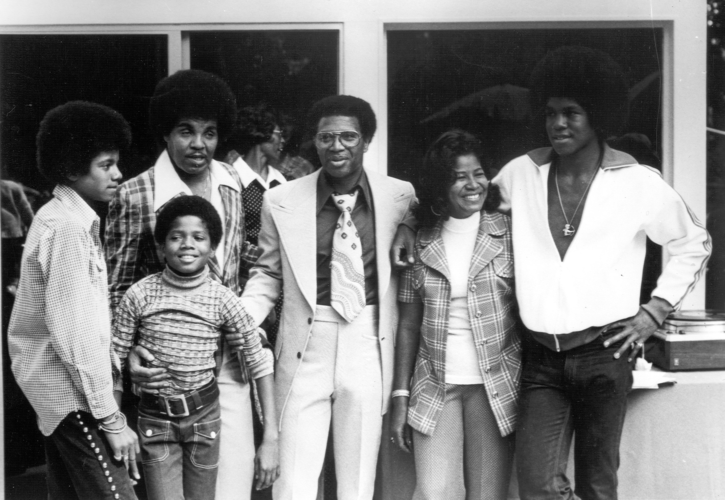 Michael, Randy and Jermaine of the "Jackson 5" with their parents, Katherine and Joe Jackson and Jr. Walker in 1970. | Source: Getty Images