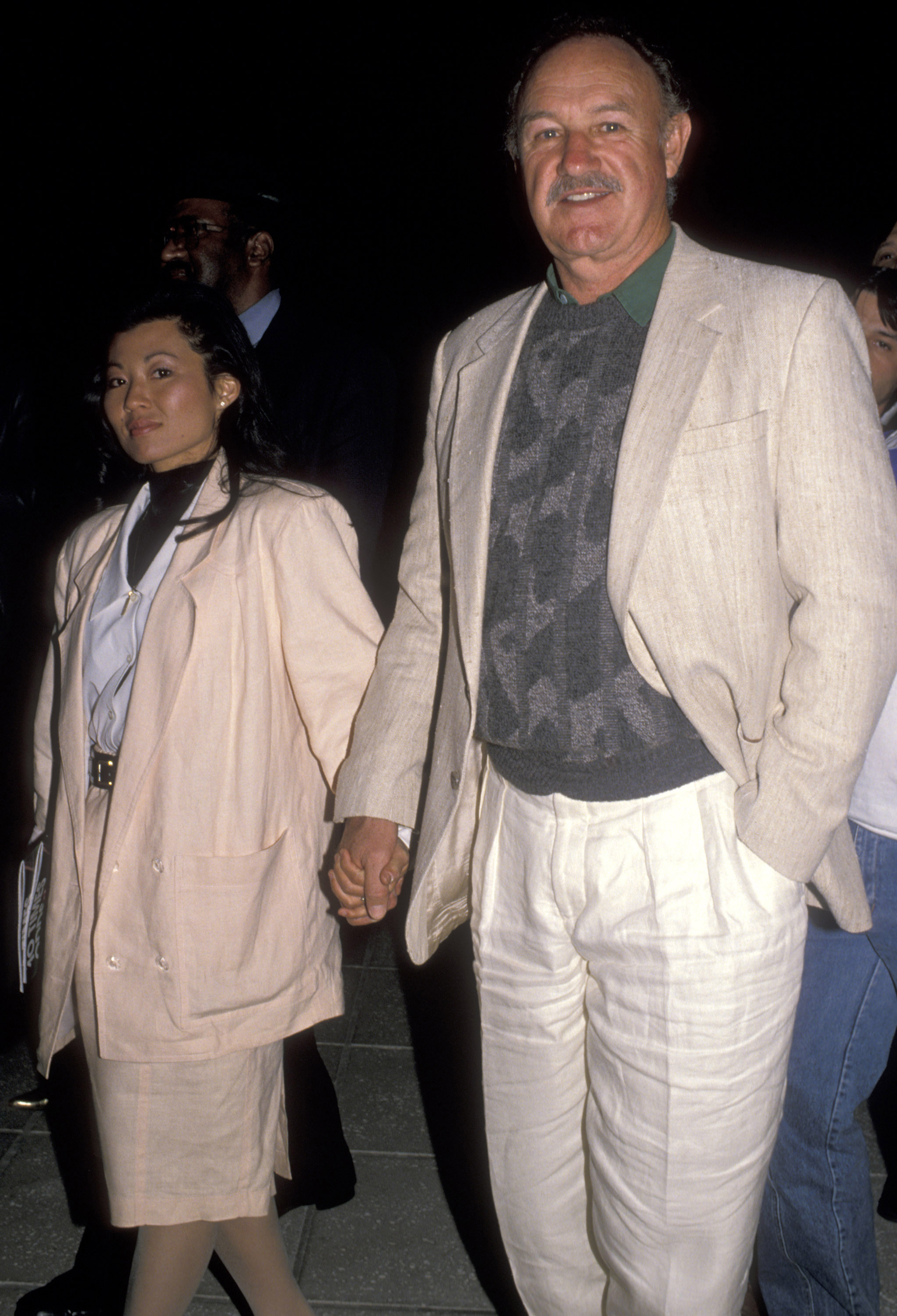 Betsy Arakawa and Gene Hackman photographed at the Sugar Ray Leonard vs. Donny LaLonde match on November 7, 1988, in Las Vegas. | Source: Getty Images