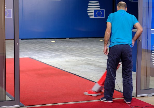 A technician making use of a vacuum cleaner | Photo: Getty Images