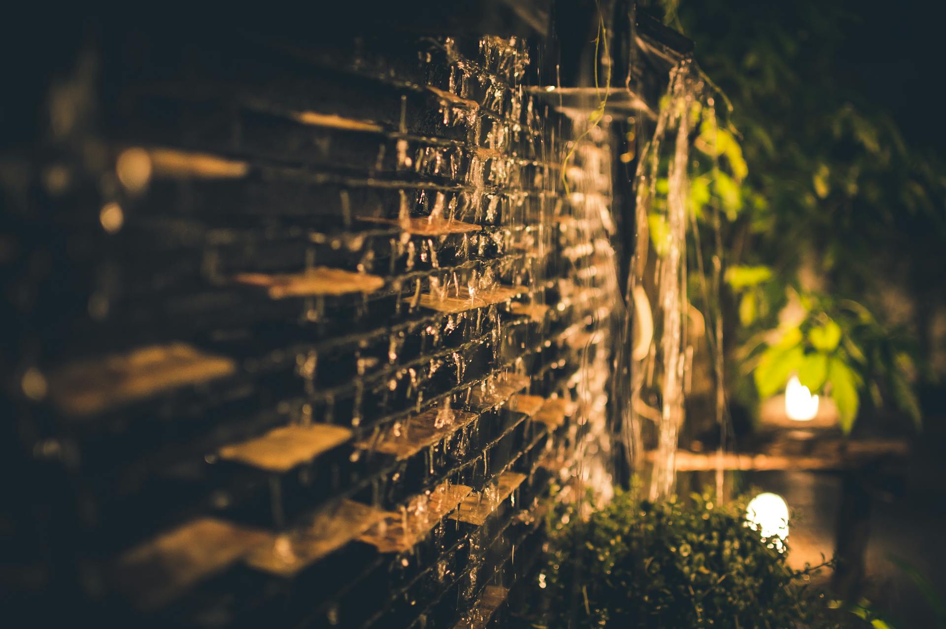 An outdoor water feature at night | Source: Pexels
