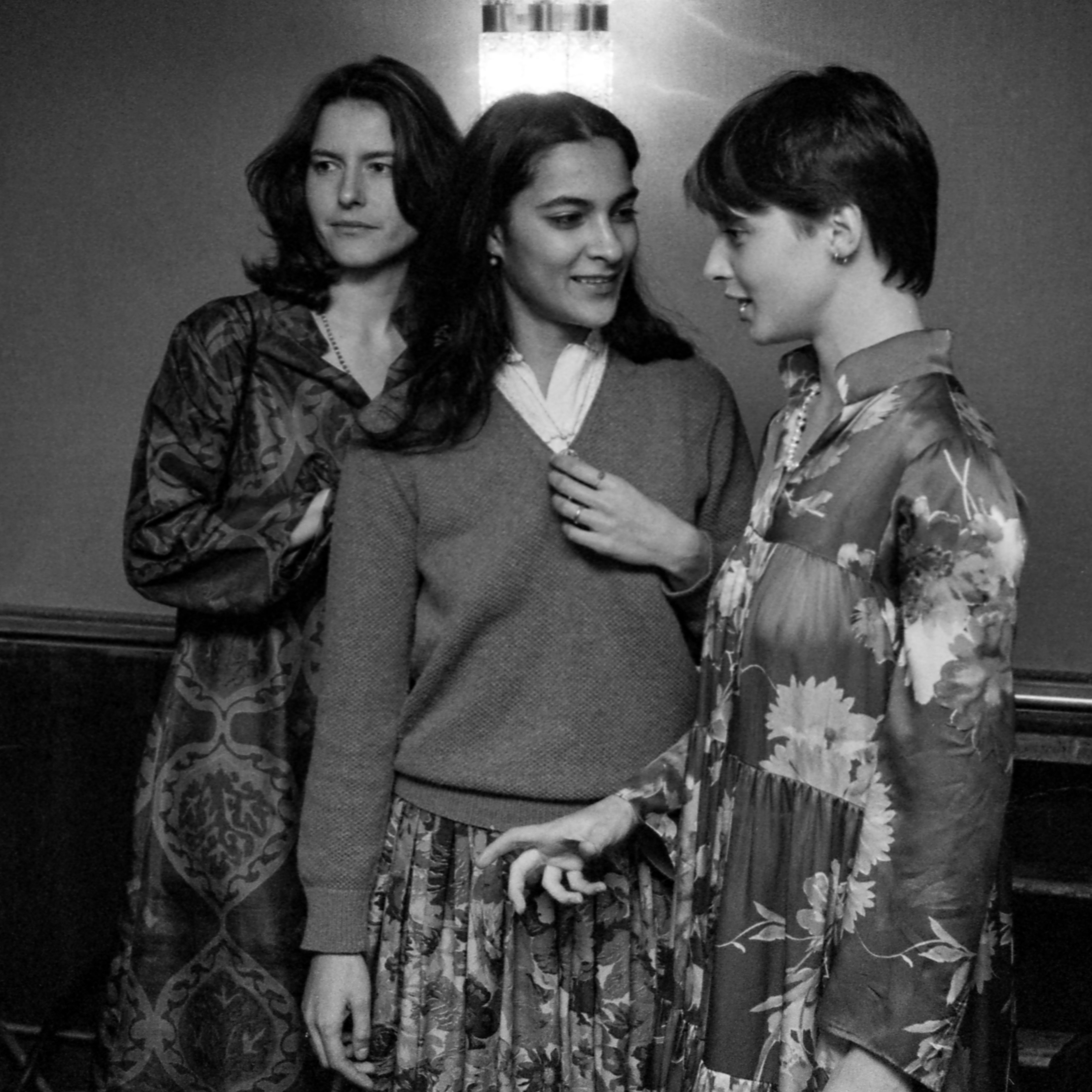 Isotta Rossellini, Raffaella Rossellini, and Isabella Rossellini at an event in tribute to their father on December 15, 1981 | Source: Getty Images