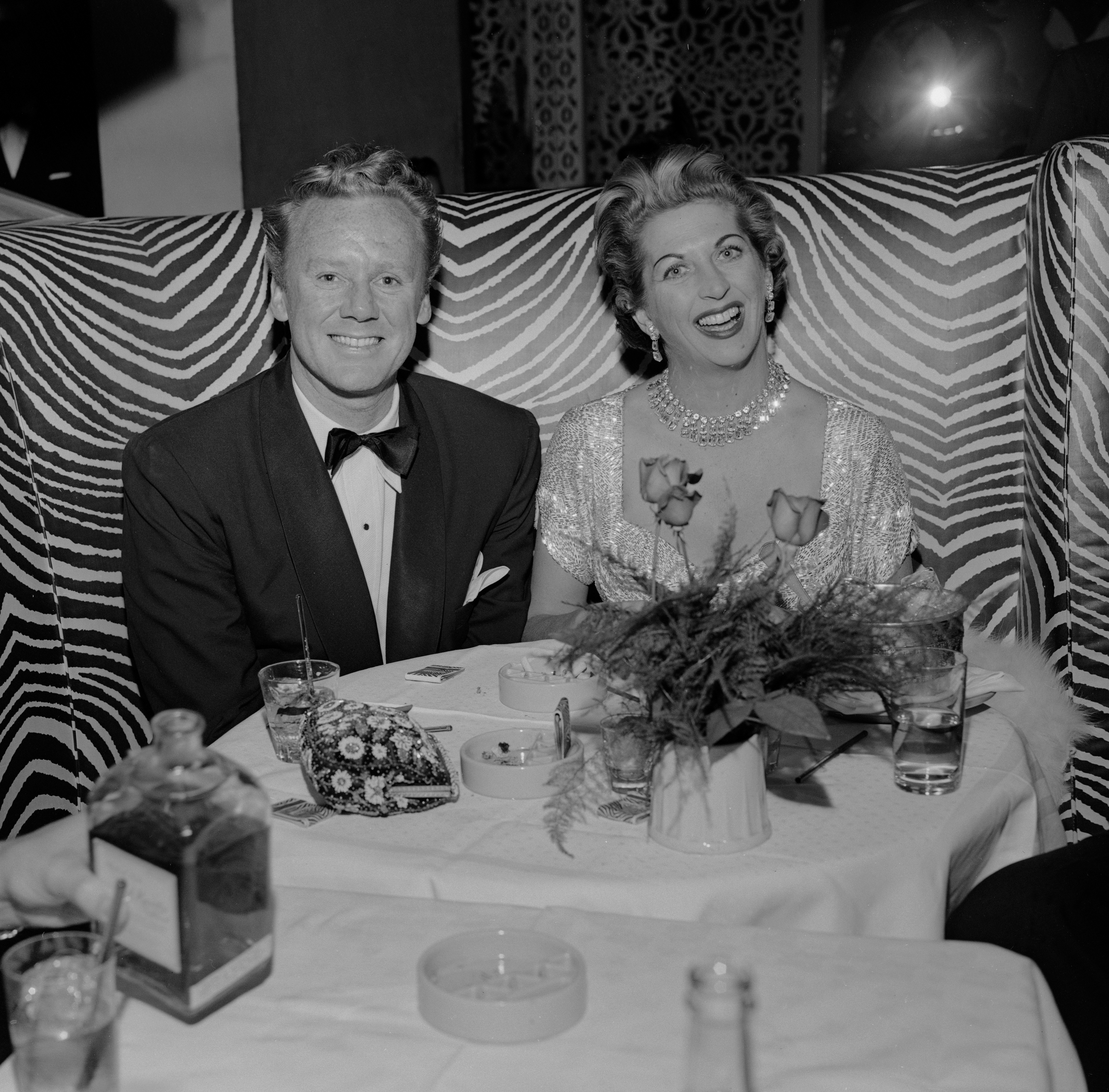 Van Johnson and his wife, Evie, at New York's El Morocco nightclub on November 18, 1954 | Source: Getty Images