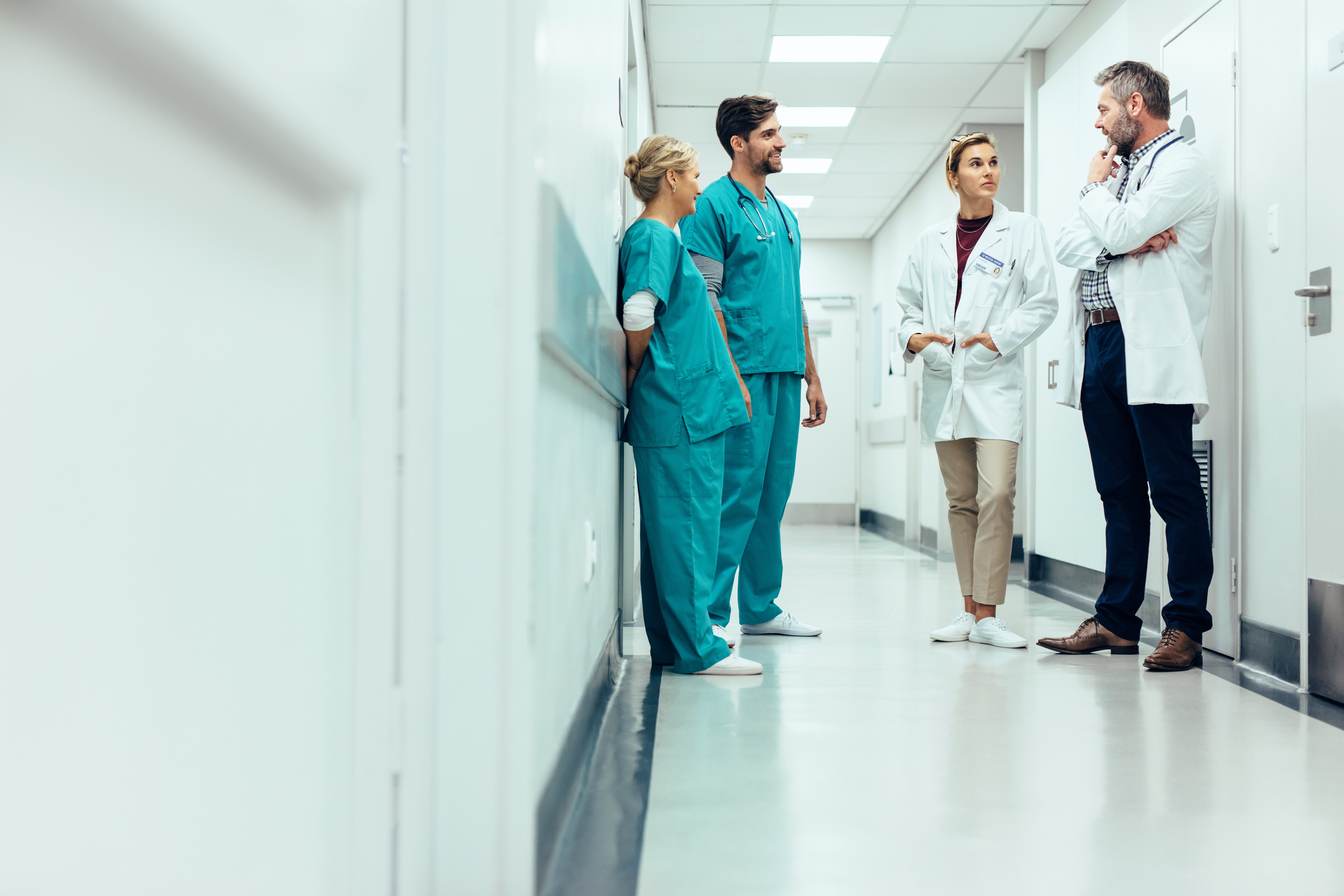Doctors in a hospital hallway | Photo: Shutterstock