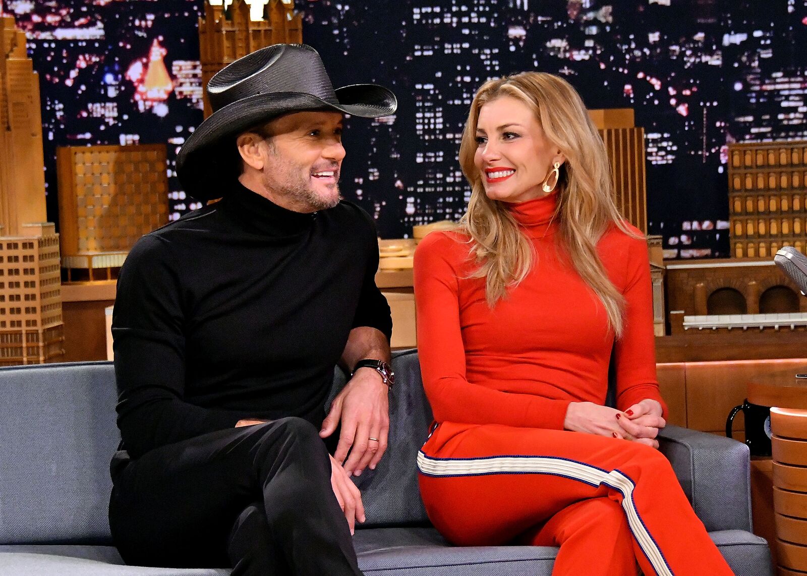Singer/songwriter Tim McGraw (L) and wife/singer Faith Hill are interviewed on "The Tonight Show Starring Jimmy Fallon" at Rockefeller Center on November 16, 2017 in New York City | Photo: Getty Images