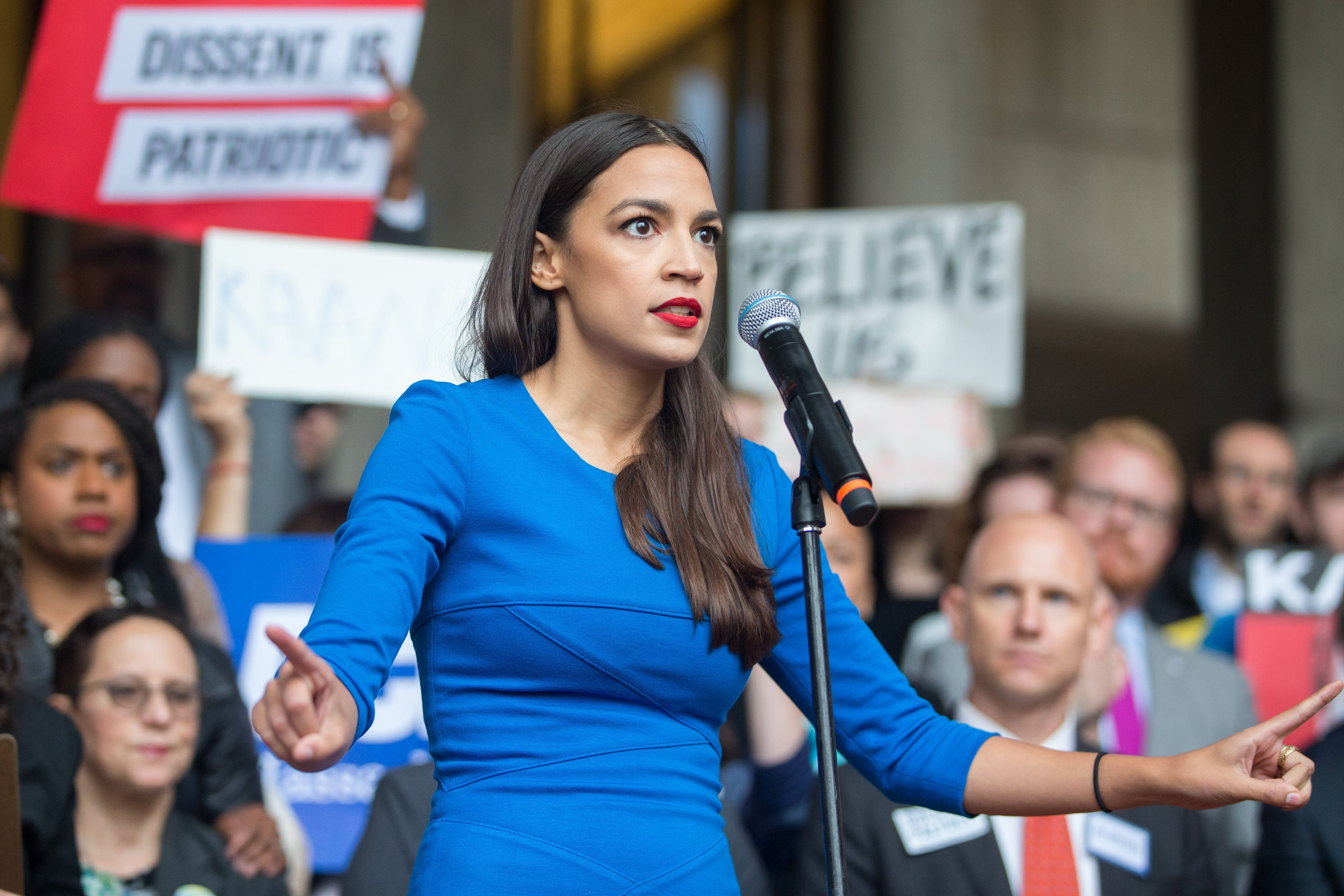 Alexandria Ocasio-Cortez giving a campaign speech | Photo: Getty Images