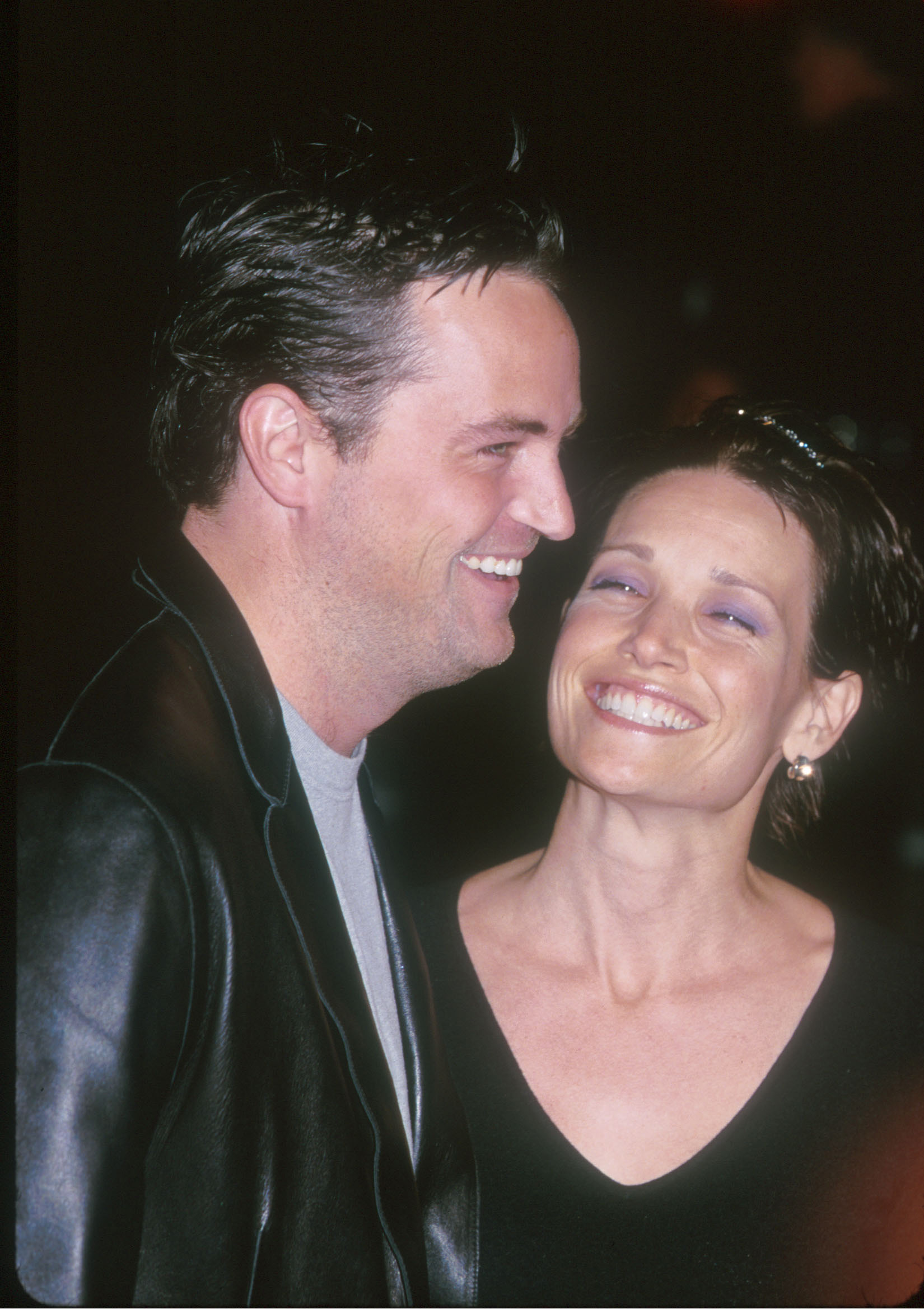 Matthew Perry and René Ashton at the premiere of "Fight Club" in Westwood, California in 1999 | Source: Getty Images
