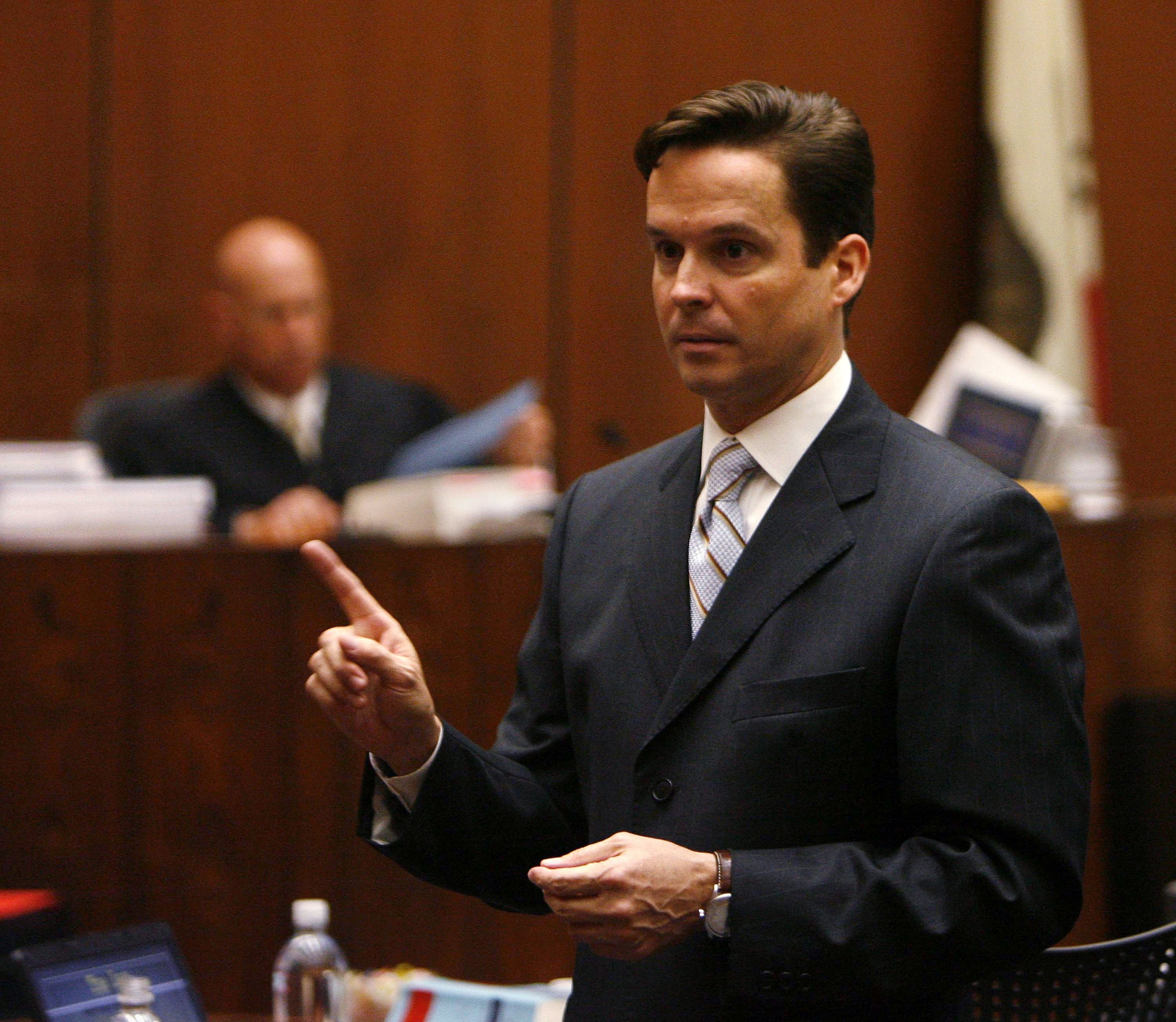 Alan Jackson addresses the jury during closing arguments in the Phil Spector murder trial September 5, 2007 in Los Angeles, California | Source: Getty Images