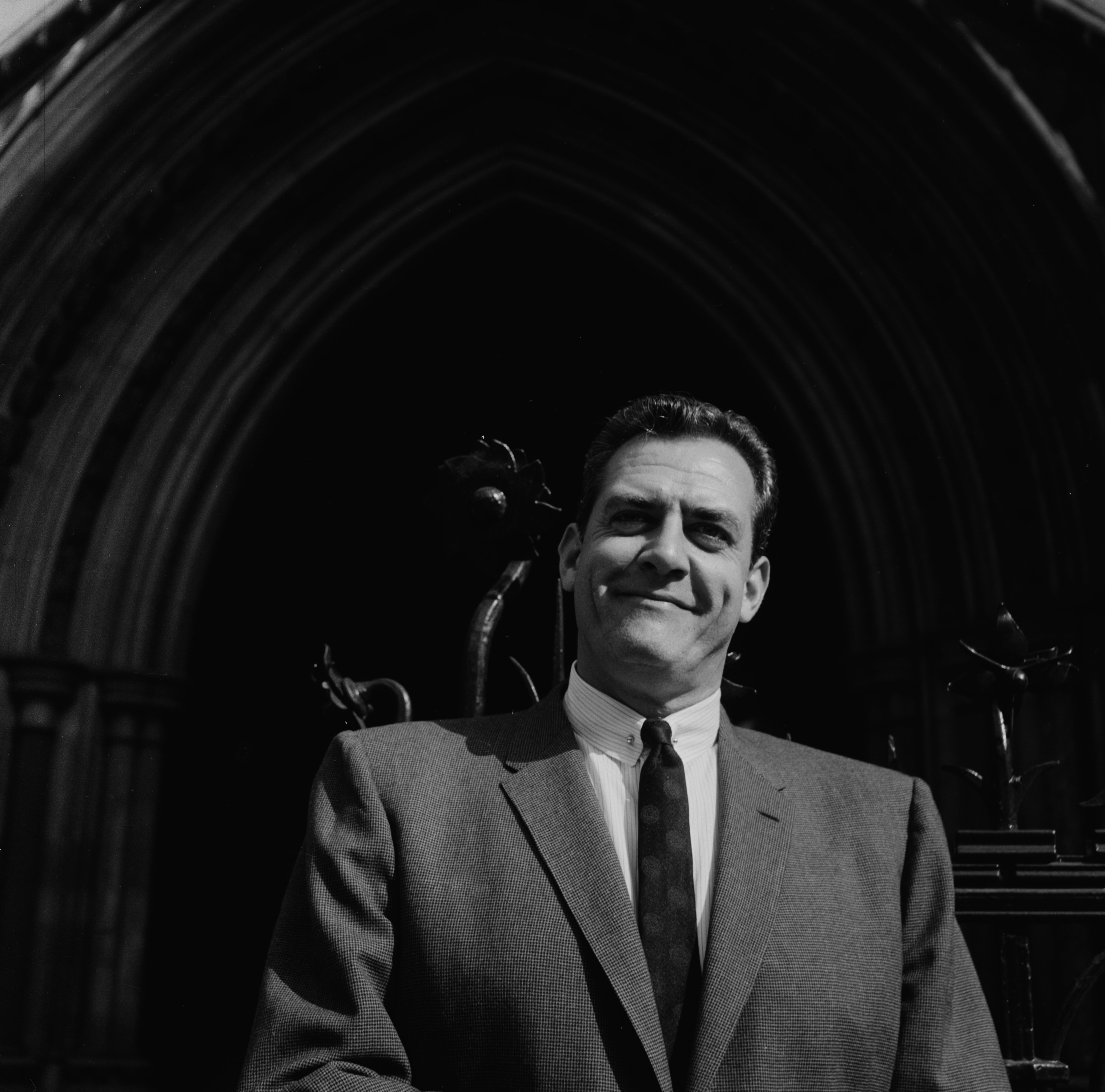 Raymond Burr pictured outside the Royal Courts of Justice during a promotional tour for "Perry Mason," London, 1961. | Source: Getty Images