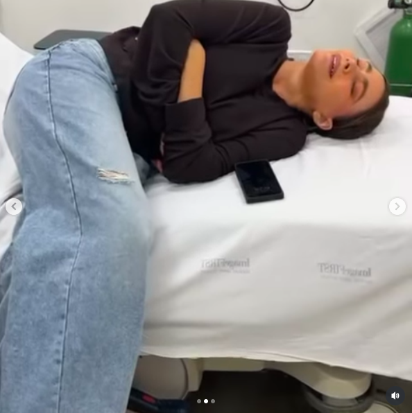 Sofia Vergara lying on a hospital bed as a result of her serious eye allergy, posted on September 15, 2025. | Source: Instagram/sofiavergara