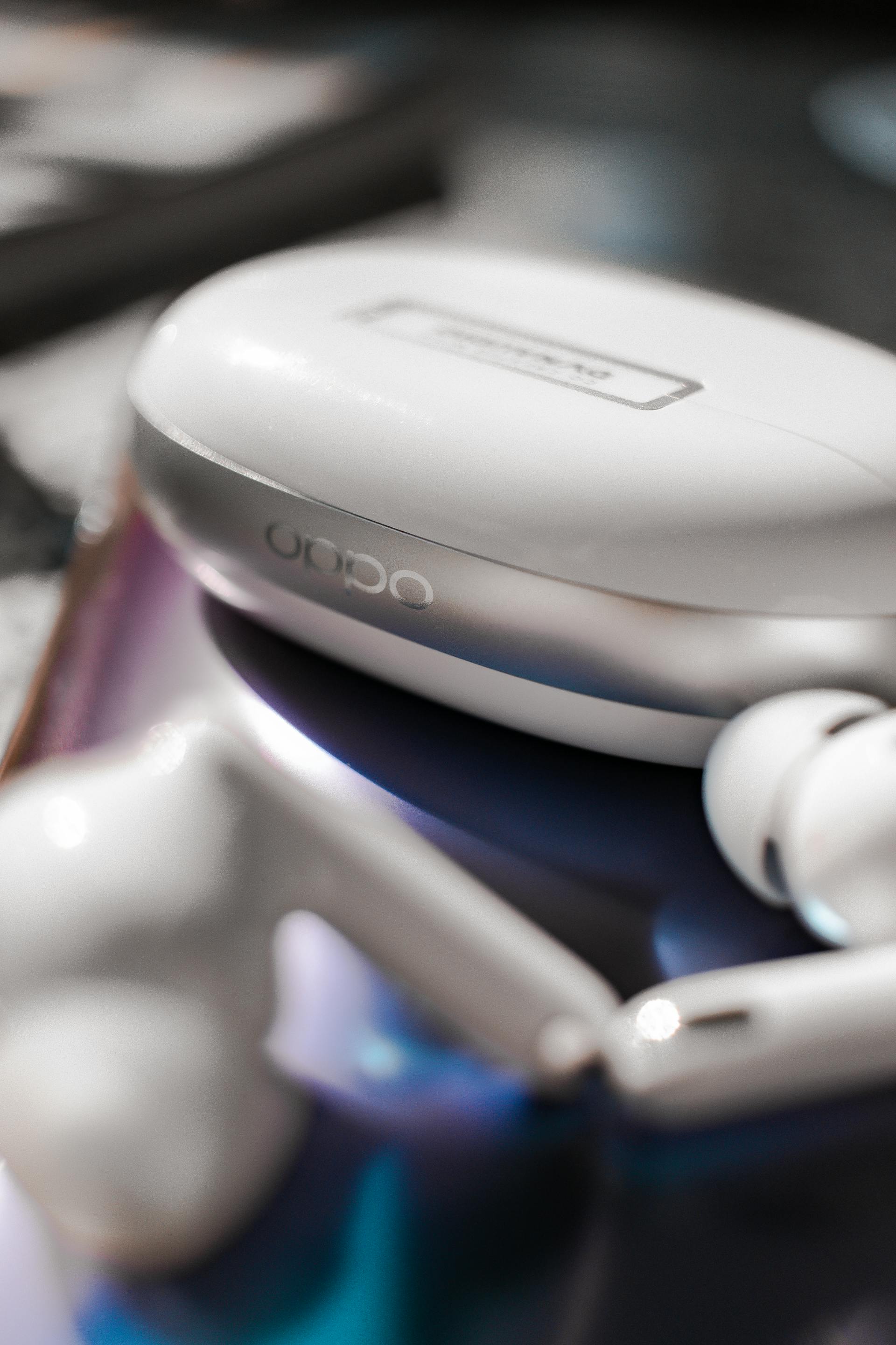 A close-up photo of a Bluetooth headset | Source: Pexels