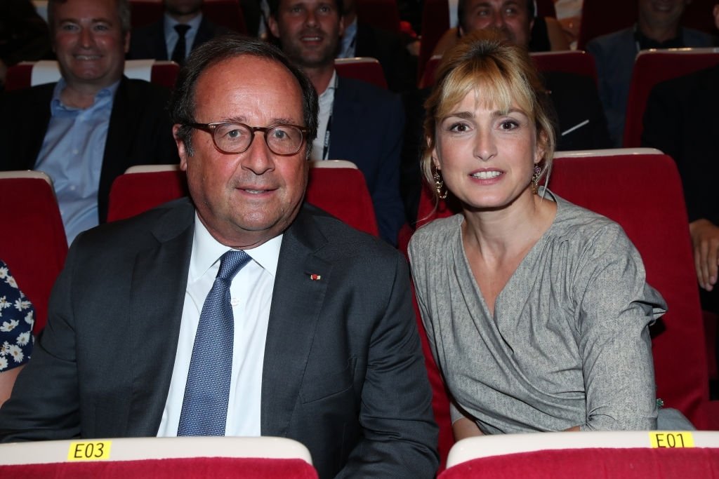 L'ancien président français François Hollande et Julie Gayet au 12e Festival du film francophone d'Angoulême, en France. | Photo : Getty Images