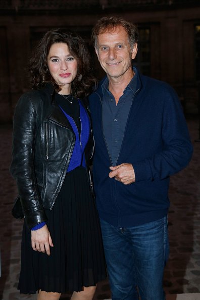 Charles Berlng et sa compagne Pauline Cheviller au Musée national Picasso-Paris le 10 octobre 2017 à Paris, France. | Photo : Getty Images Charles Berlng et sa compagne Pauline Cheviller au Musée national Picasso-Paris le 10 octobre 2017 à Paris, France. | Photo : Getty Images
