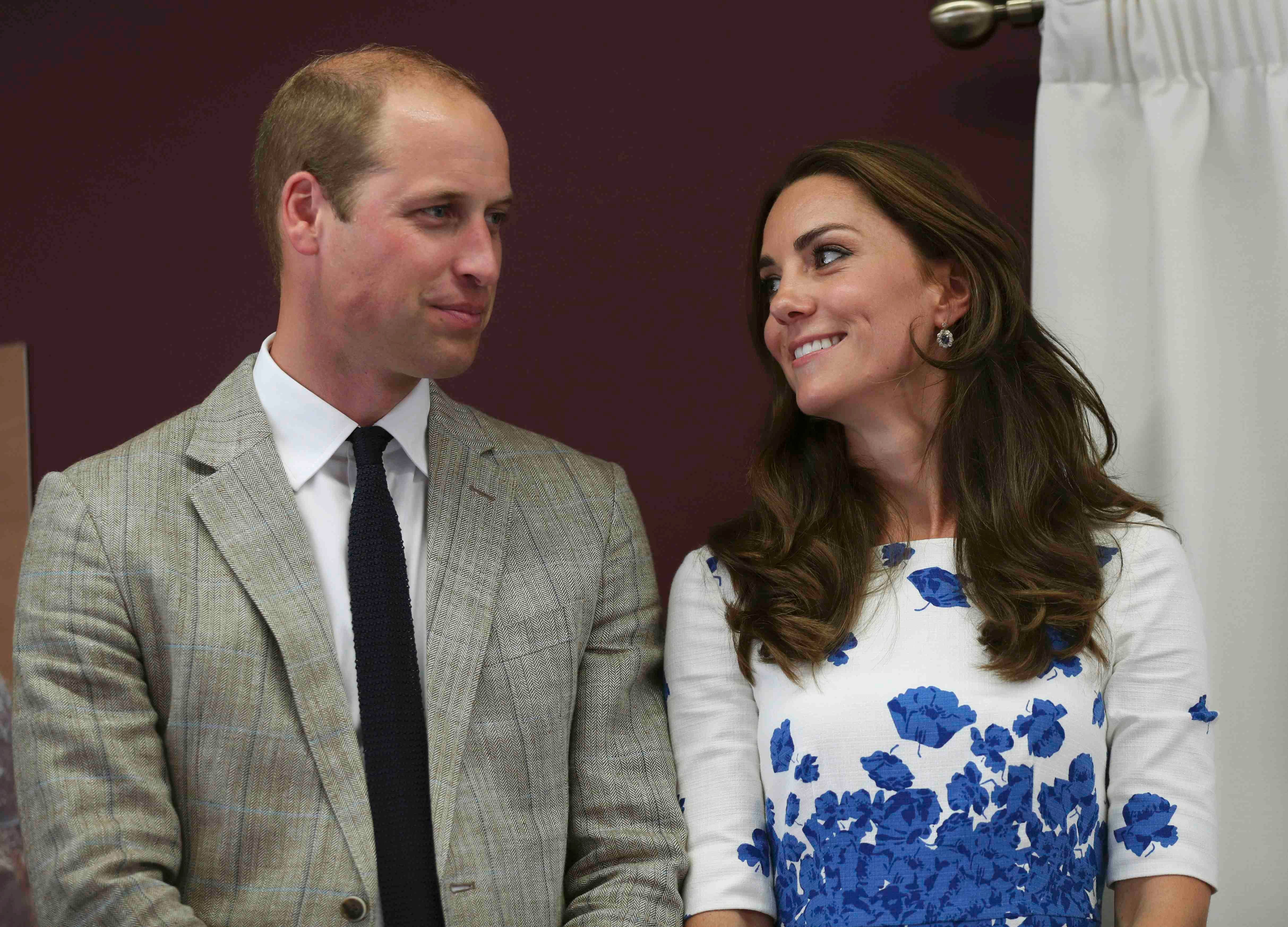 Catherine, Duchess of Cambridge and Prince William, Duke of Cambridge listen to a speech at their visit to Keech Hospice Care on August 24, 2016 | Photo: Getty Images