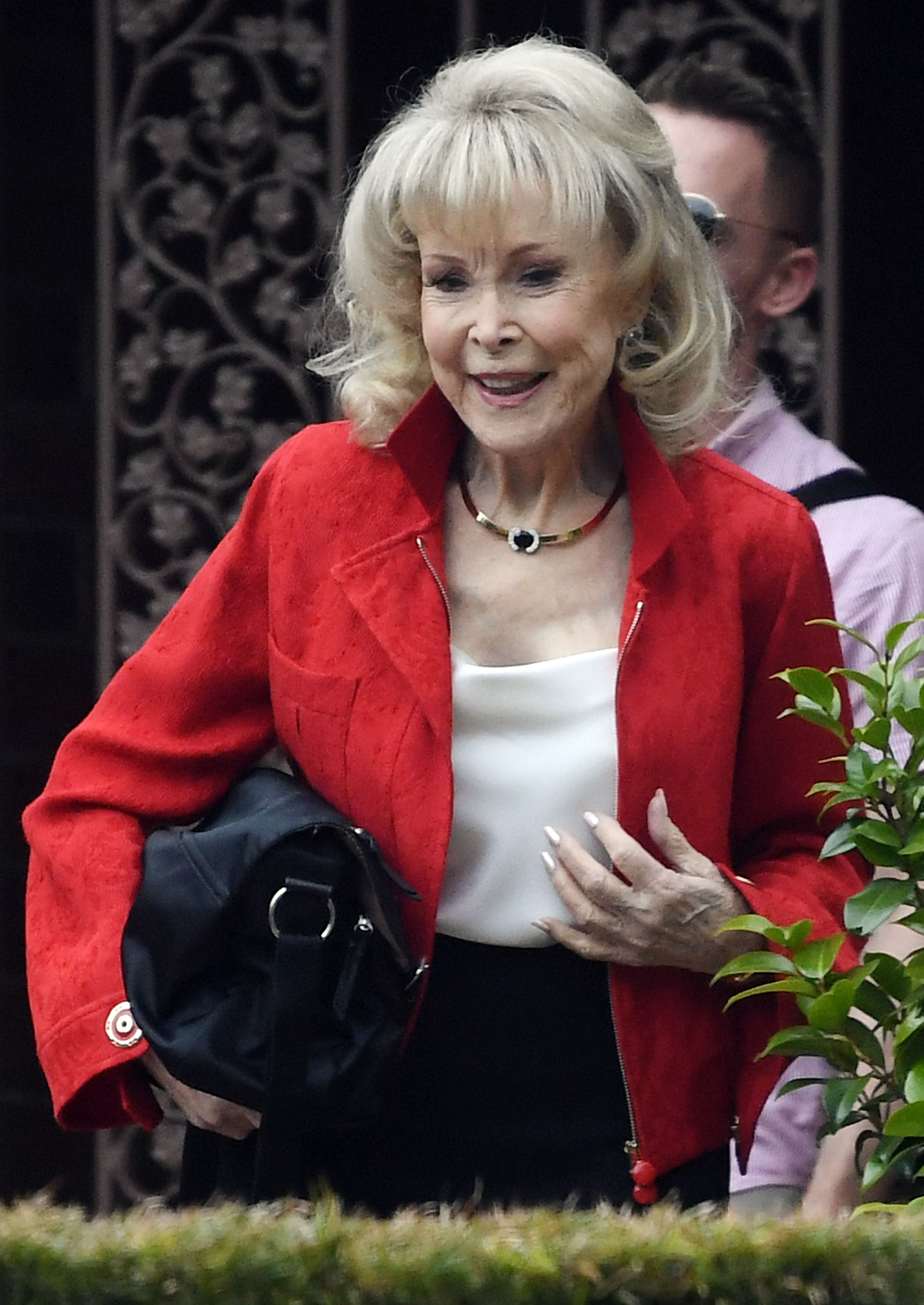 Barbara Eden leaves a restaurant on May 23, 2024, in Los Angeles, California. | Source: Getty Images
