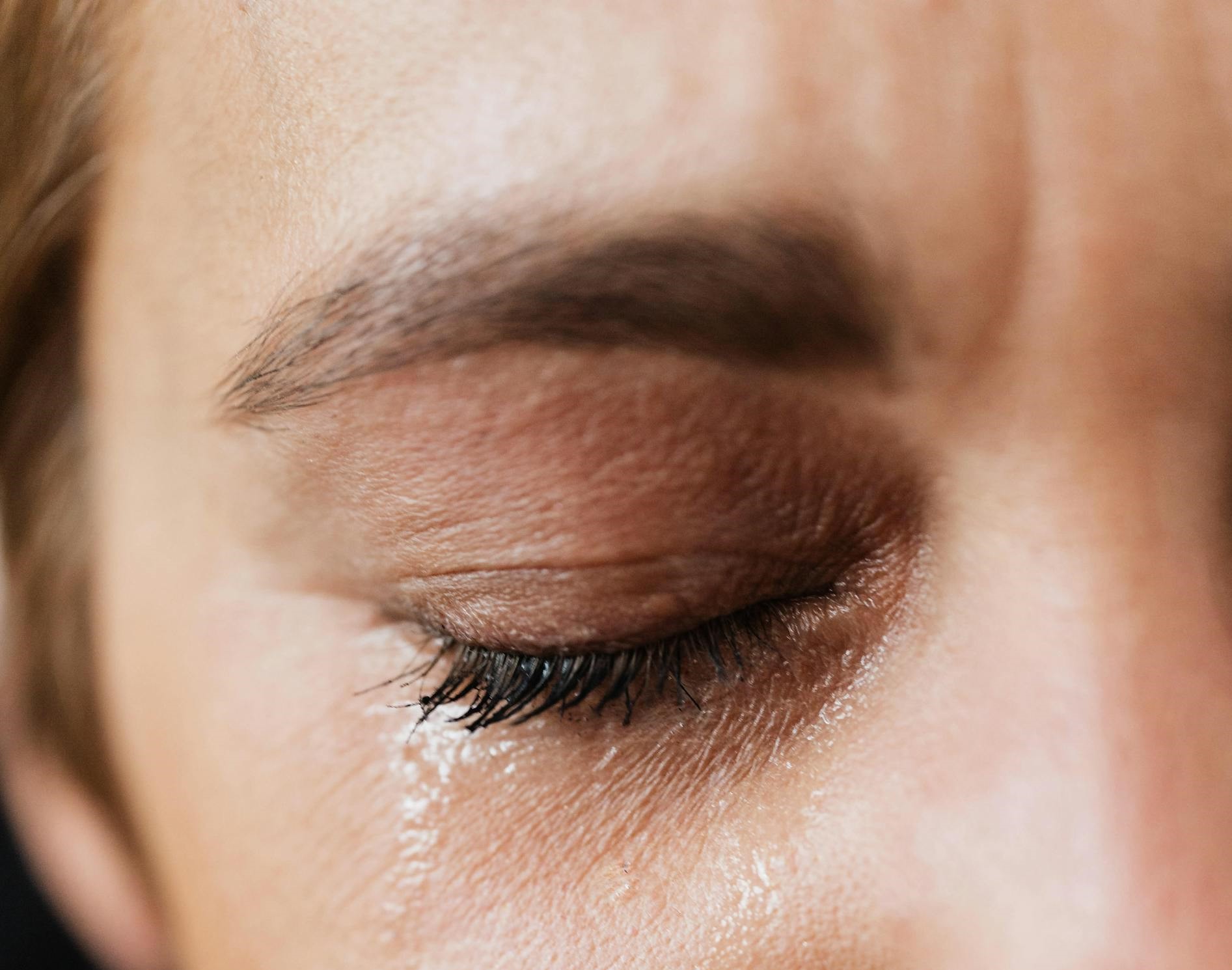 A startled and hurt woman with tears streaming down her face | Source: Pexels