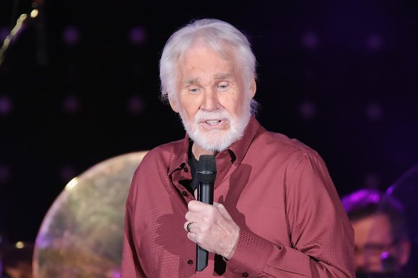  Kenny Rogers performs in concert at Golden Nugget Casino on December 9, 2017 | Photo: Getty Images