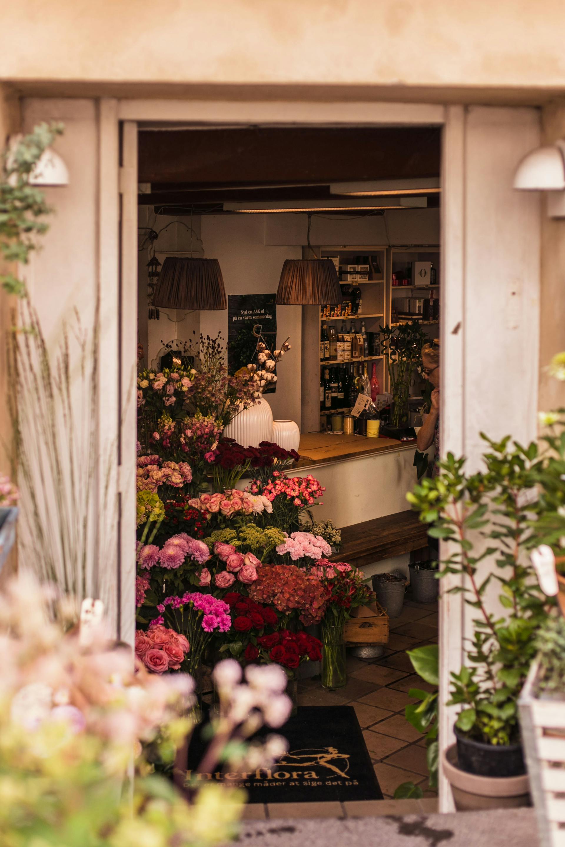 A flower shop exterior | Source: Pexels