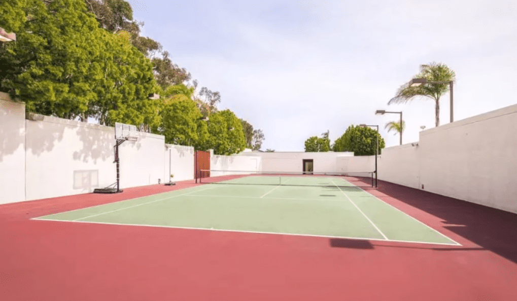 Simon Cowell's multi-million dollar mansion in Malibu, California. | Source: YouTube/Talent Recap