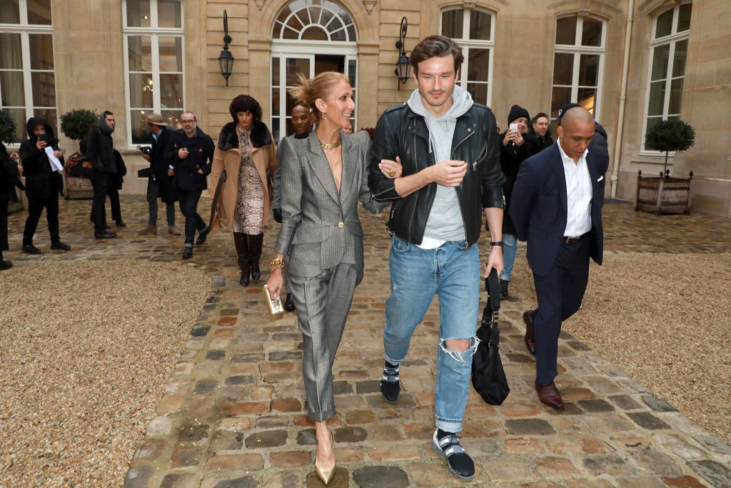 Céline Dion y Pepe Muñoz asisten al show RVDK de Ronald Van Der Kemp. | Foto: Getty Images