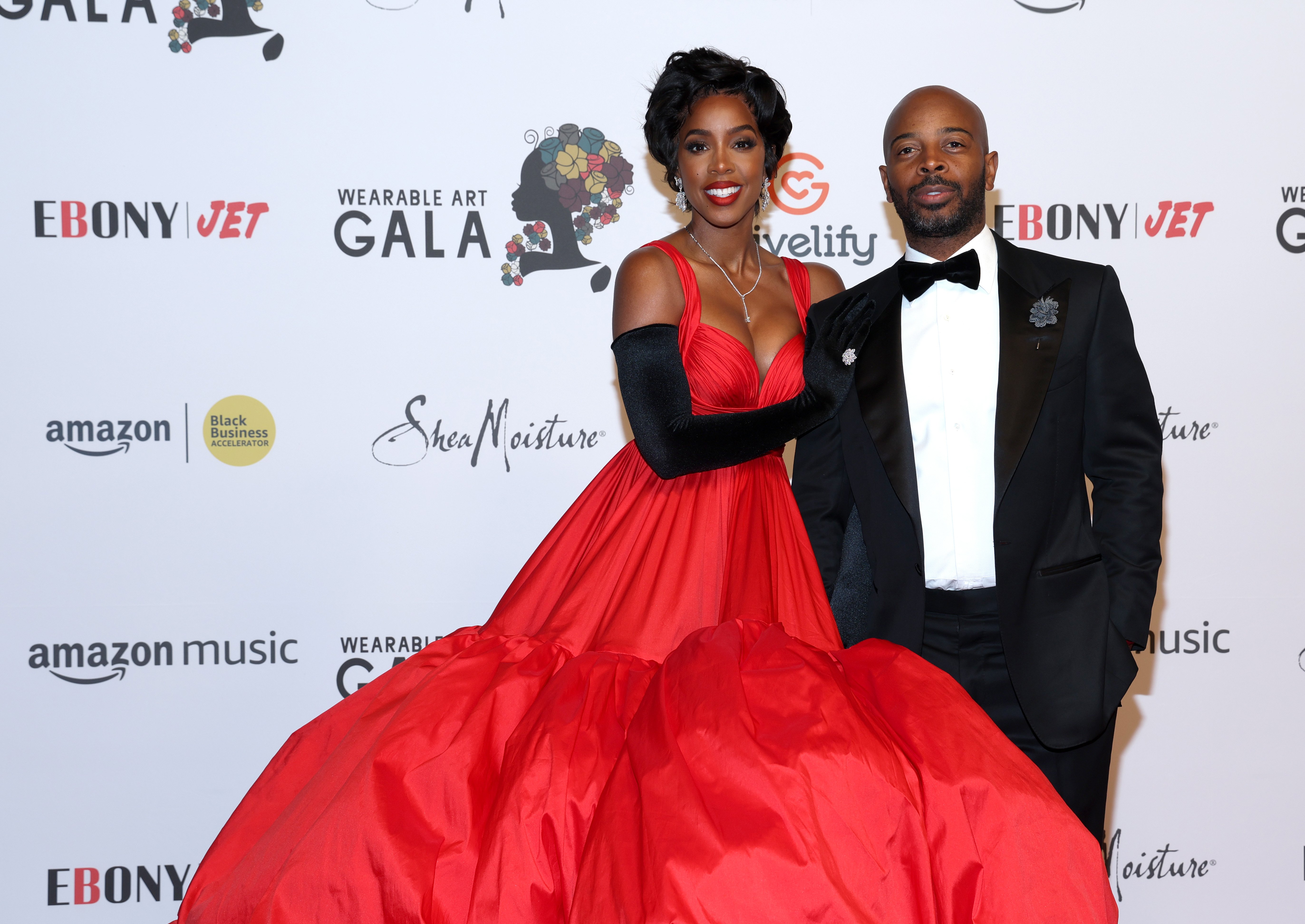 Kelly Rowland and Tim Weatherspoon attend 5th Annual WACO Wearable Art Gala at Barker Hangar on October 22, 2022 in Santa Monica, California. | Source: Getty Images