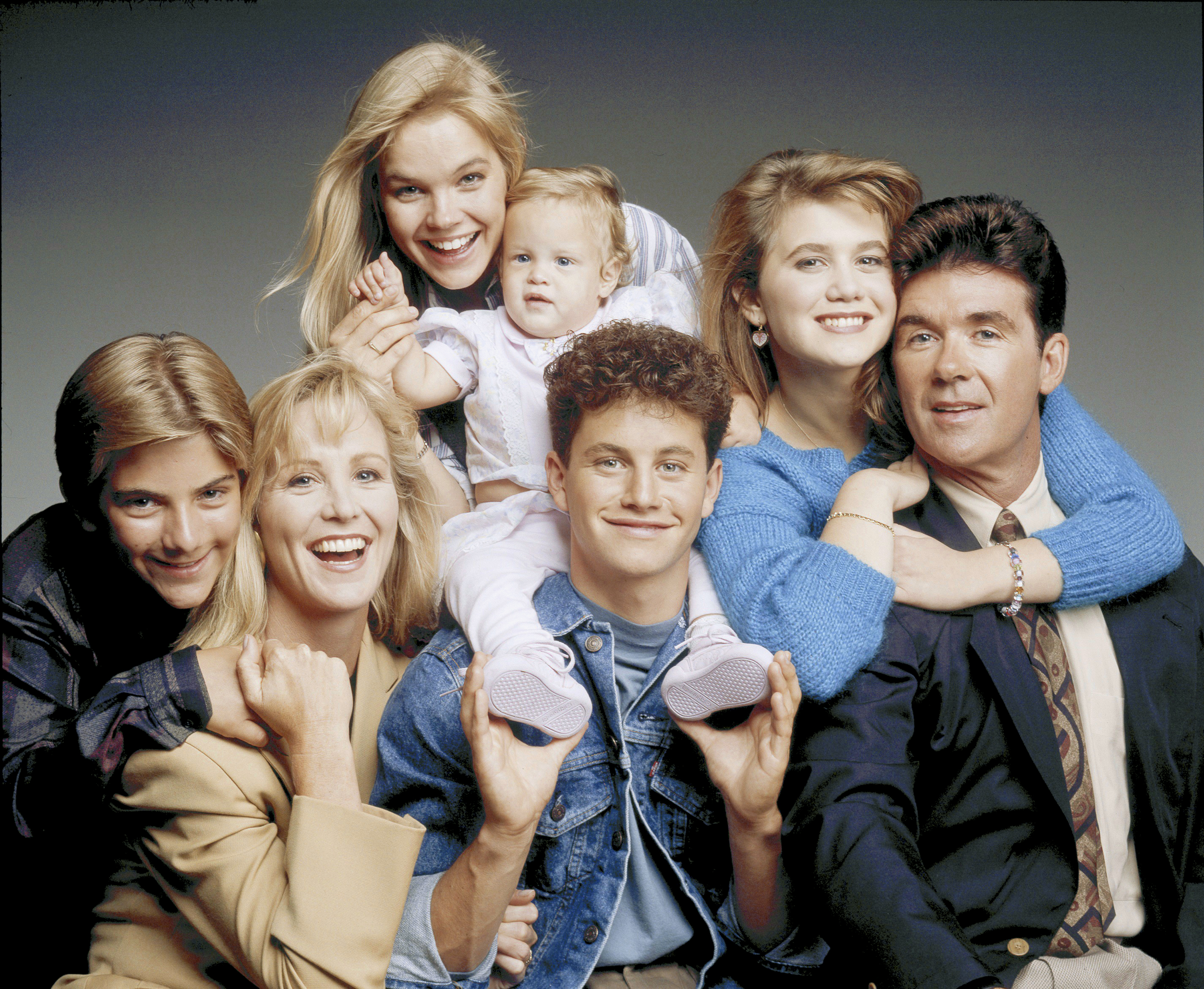 Jeremy Miller (Ben), Joanna Kerns (Maggie), Julie McCullough (Julie), Kristen/Kelsey Dohring (Chrissy), Kirk Cameron (Mike), Tracey Gold (Carol), Alan Thicke (Jason) for "Growing Pains" Season 5 in 1989 | Source: Getty Images