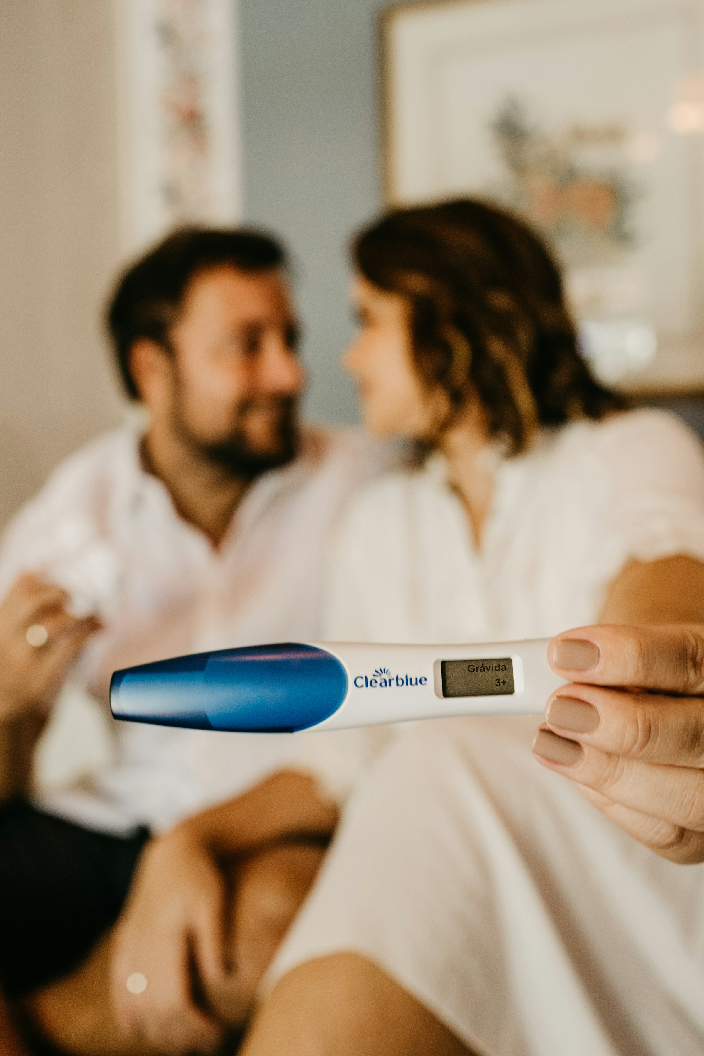 A couple holding a pregnancy test | Source: Unsplash