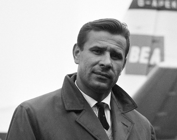 Lev Yashin kommt am Manchester Ringway Airport an, 28. April 1965 | Quelle: Getty Images
