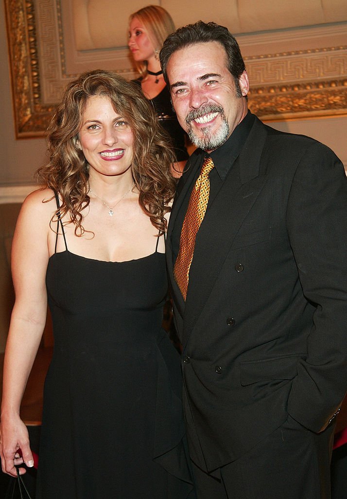 César Évora y su esposa en la fiesta de lanzamiento de la línea de ropa Thalia Kmart, el 13 de agosto de 2003 en Nueva York.  | Foto: Getty Images