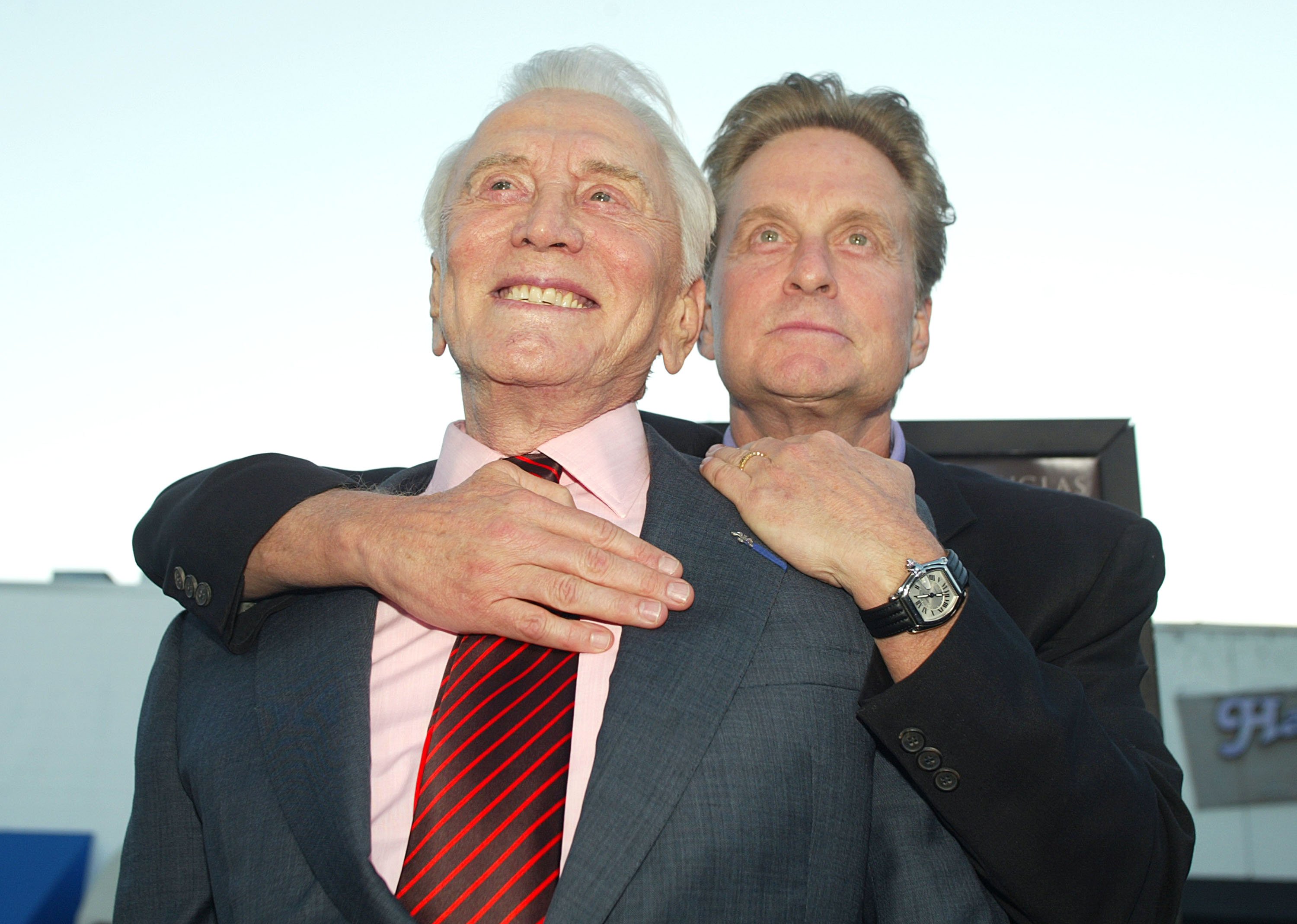 Kirk Douglas and son producer/actor Michael Douglas arrive at the premiere of "It Runs In The Family" at the Bruin Theater on April 7, 2003 | Source: Getty Images