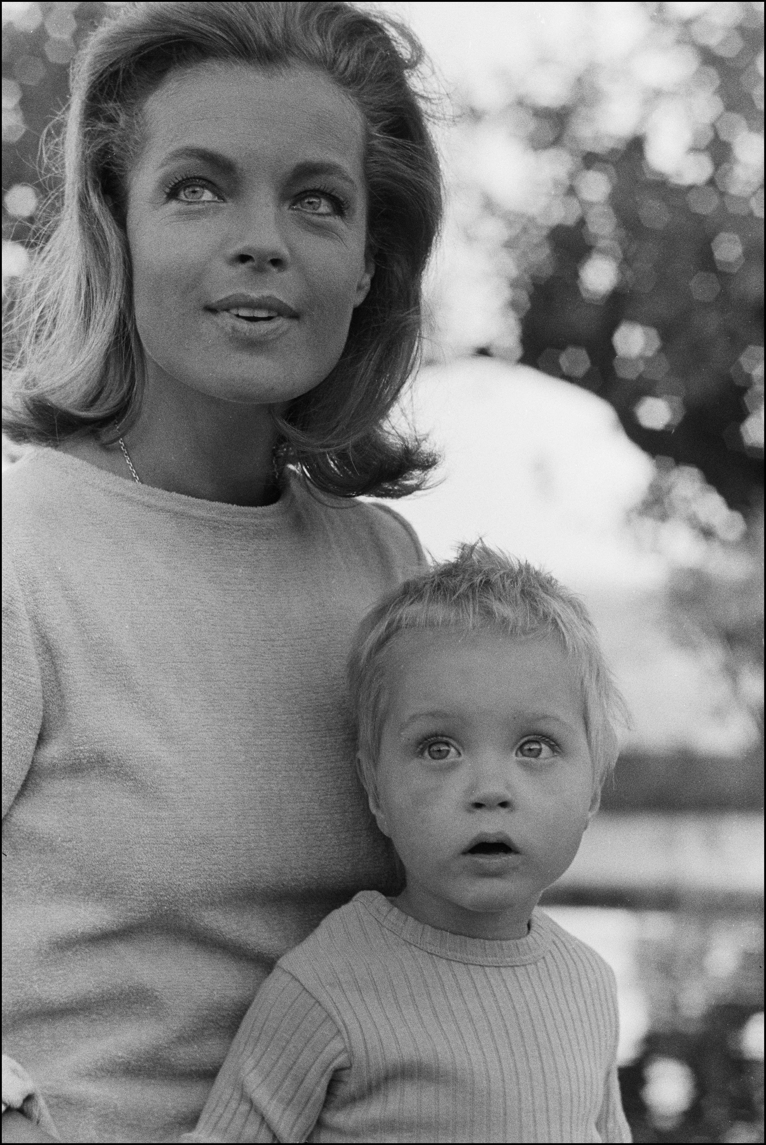 L’actrice Romy Schneider et son fils David, en 1968 | photo : Getty Images