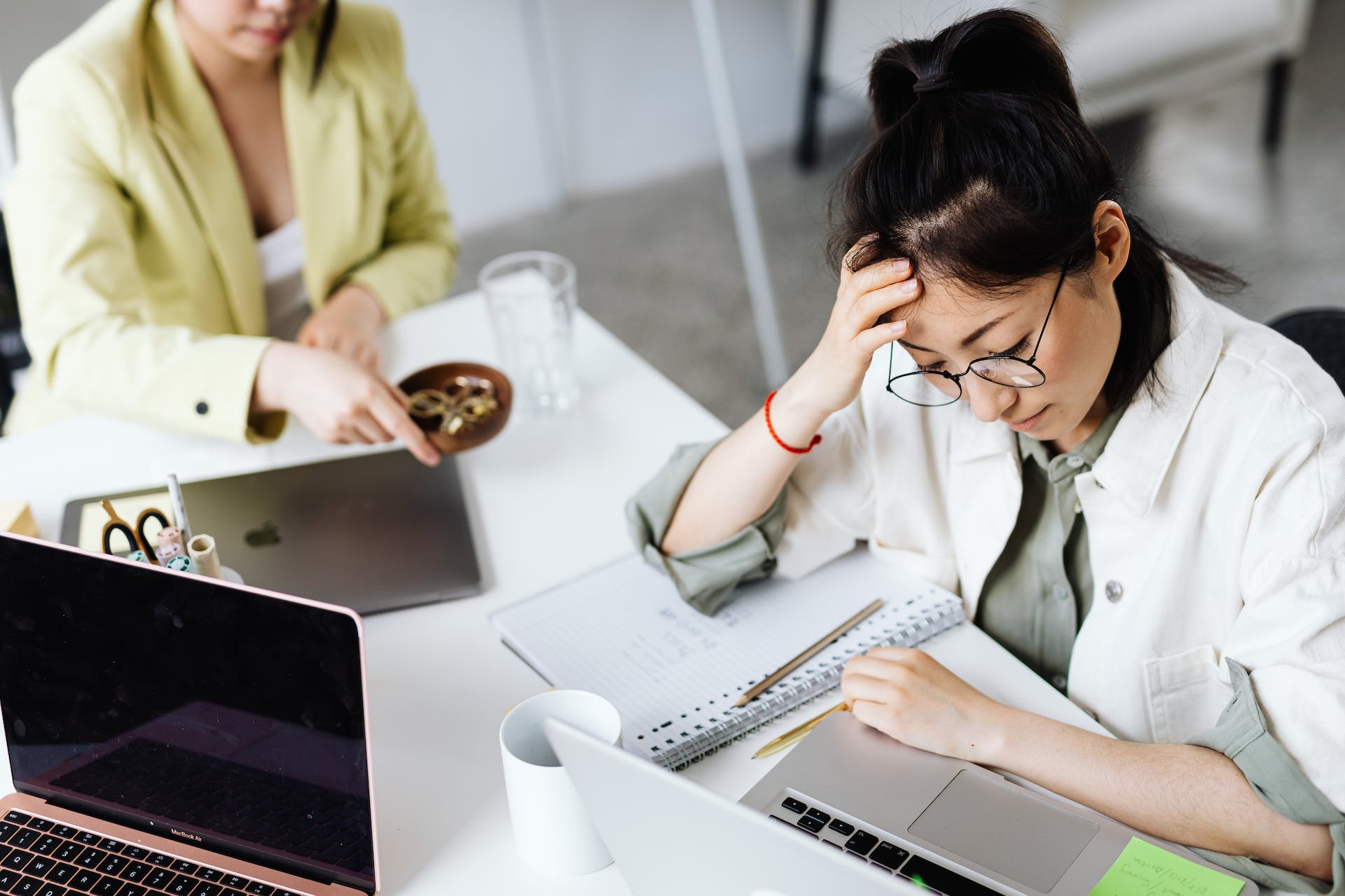 A stressed woman at work | Source: Pexels