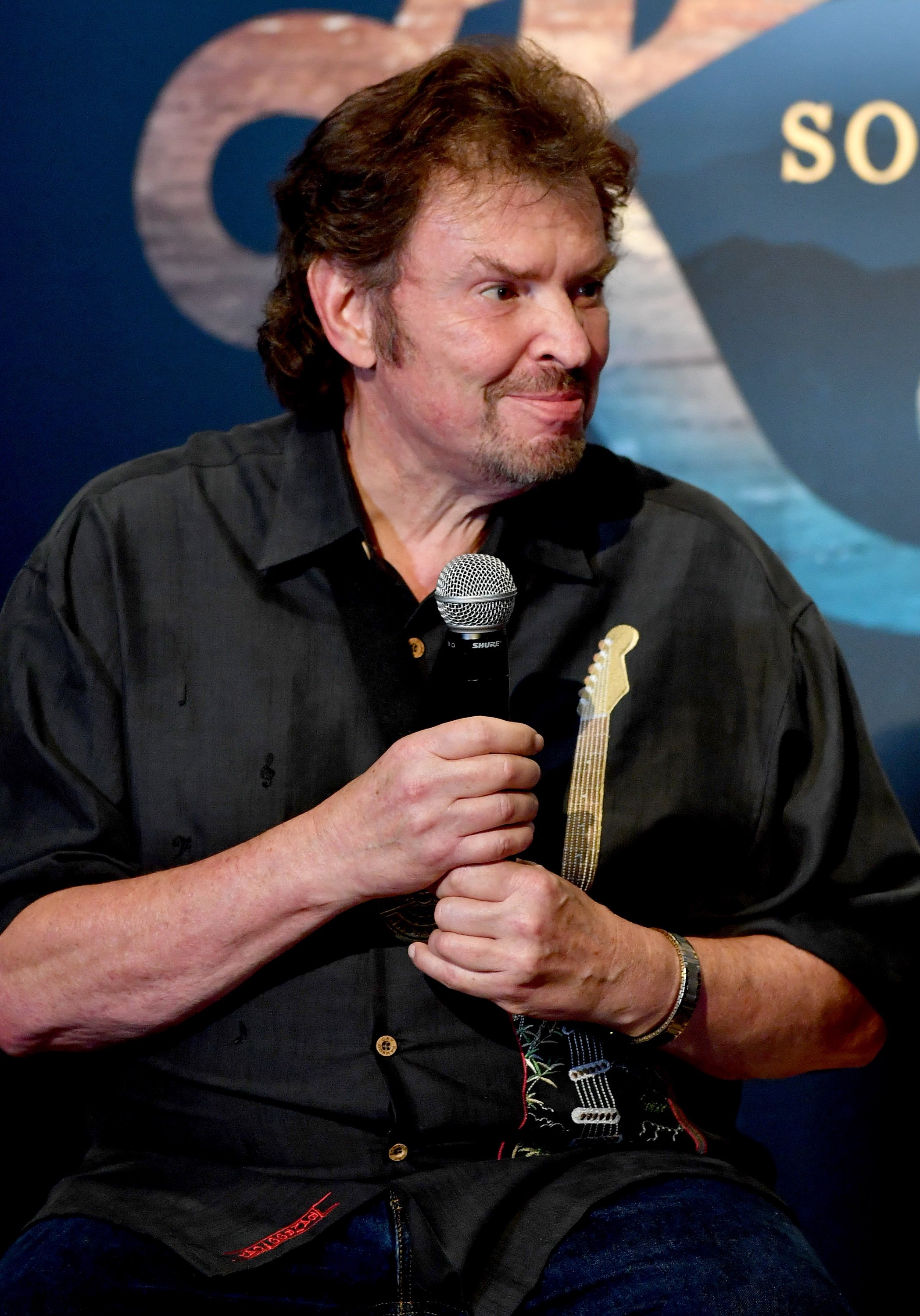 Country singer Jeff Cook of the band Alabama speaks during the debut of the "Alabama: Song of the South" exhibition at Country Music Hall of Fame and Museum on August 22, 2016 in Nashville, Tennessee ┃Source: Getty Images